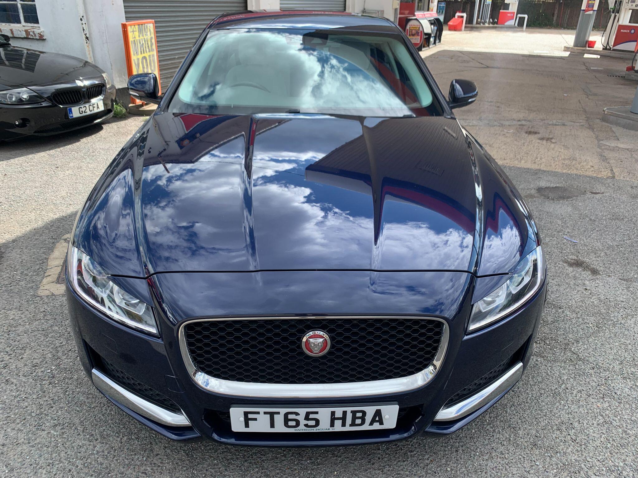 Jaguar XF view 11