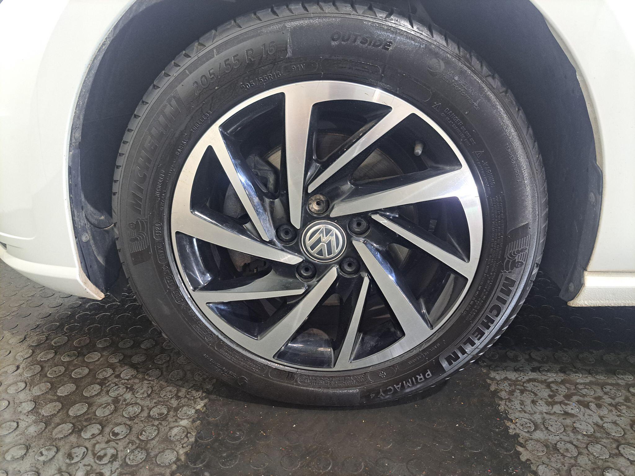 Volkswagen Golf view 29
