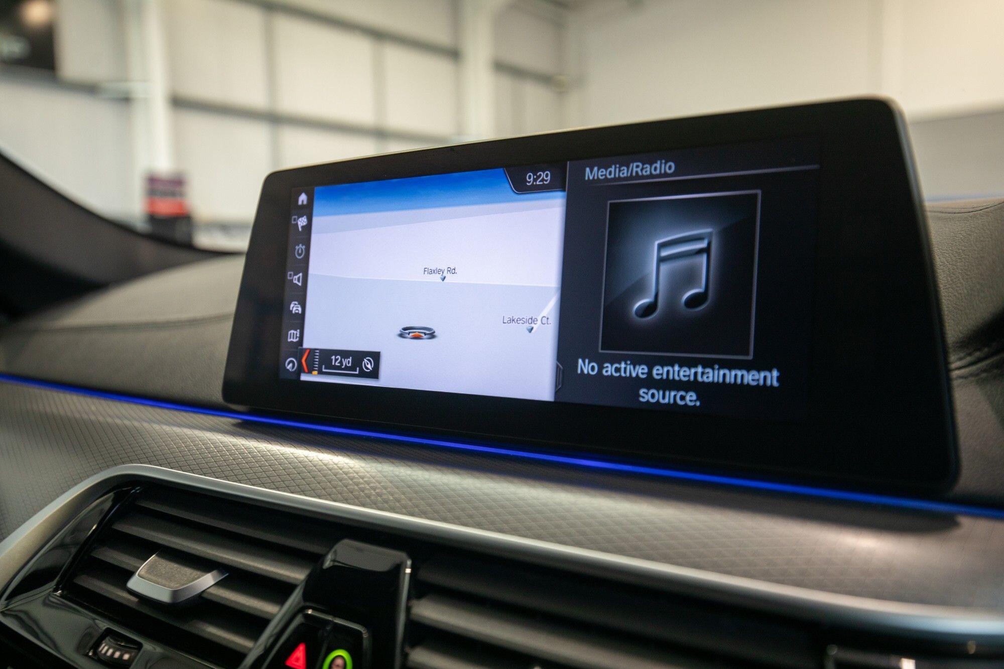 BMW 5 Series view 20