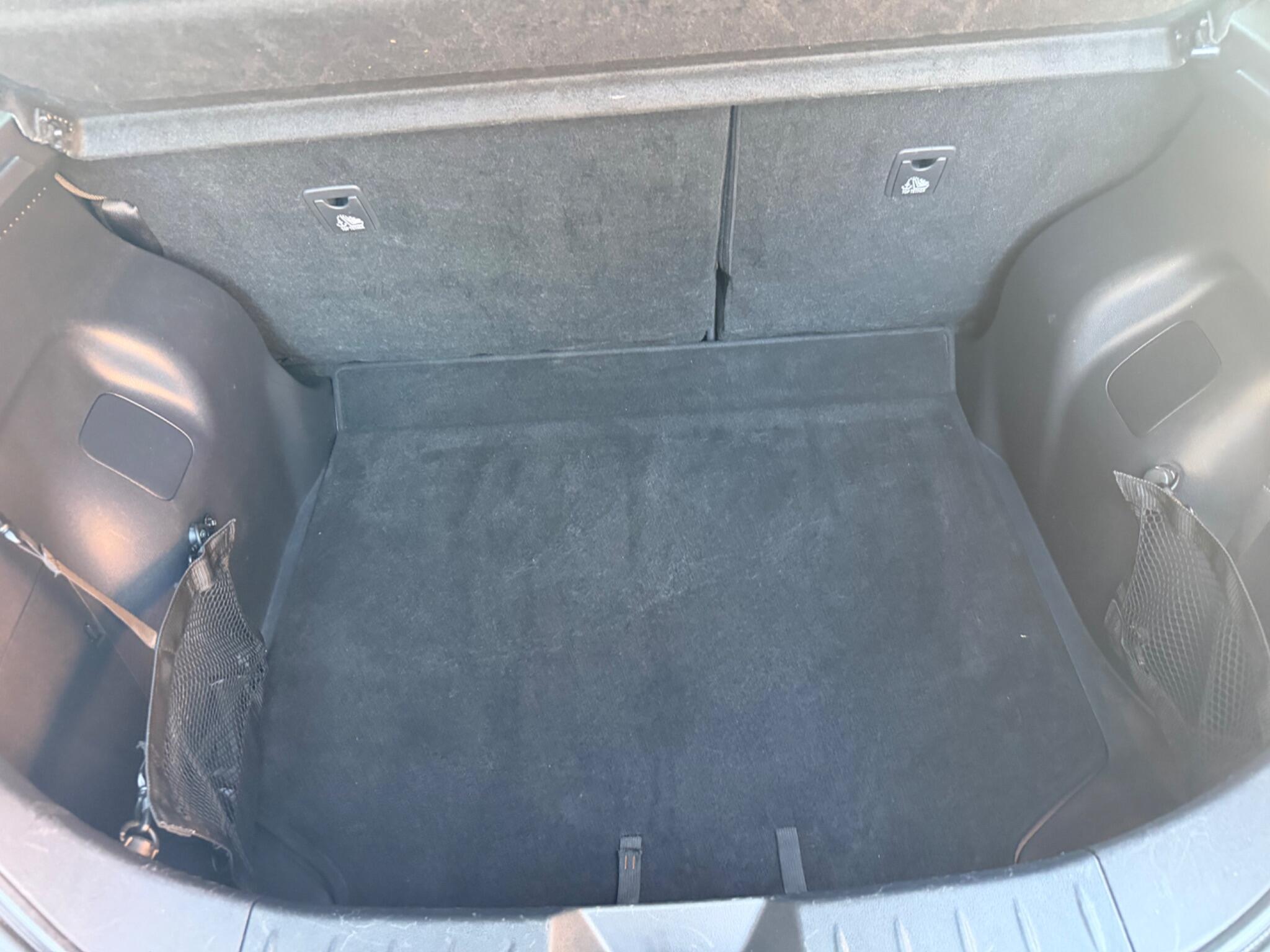 Nissan Leaf view 16