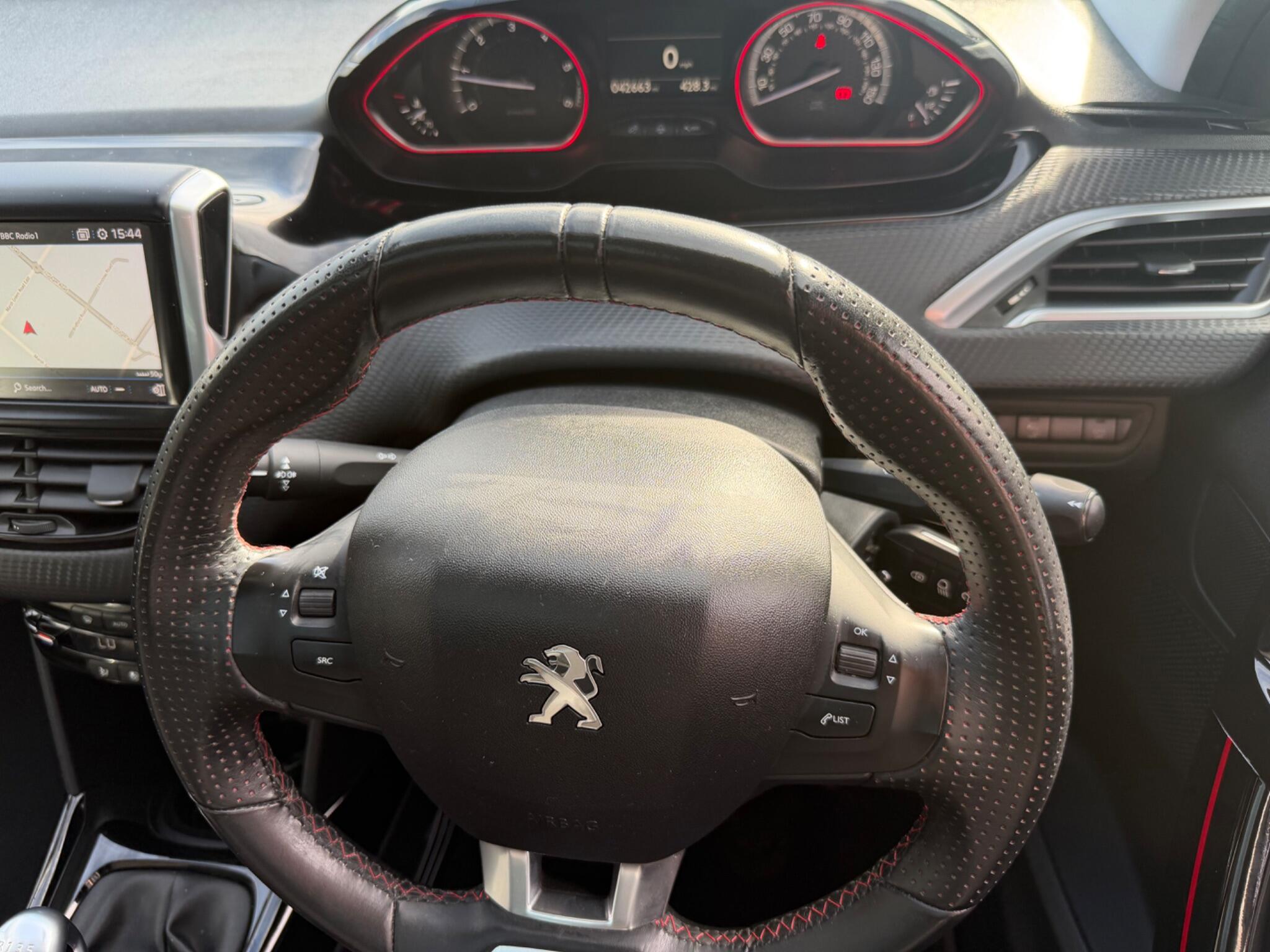 Peugeot 2008 view 4