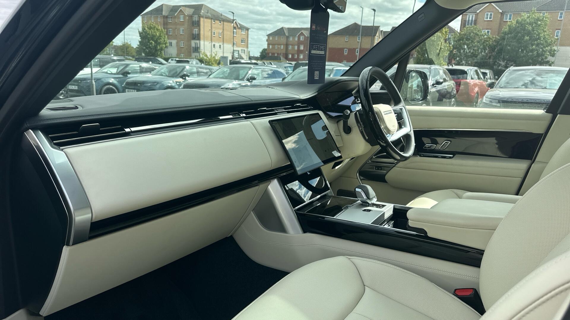 Land Rover Range Rover view 10