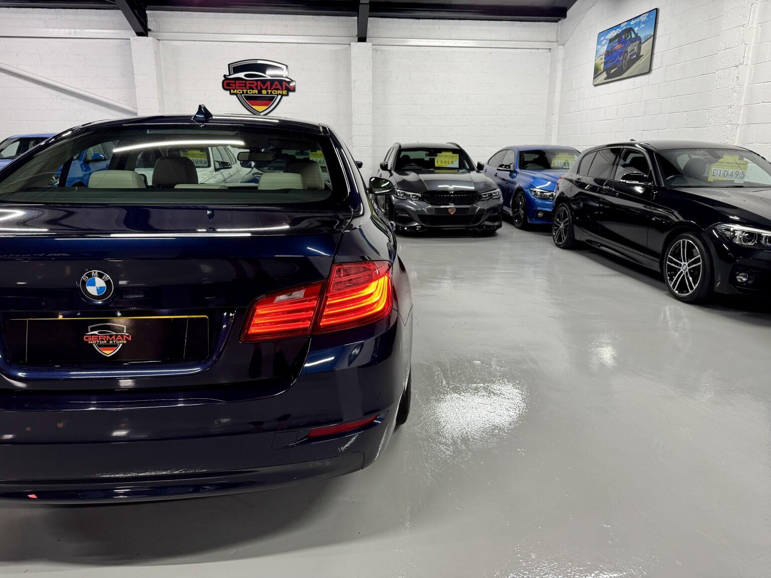 BMW 5 Series view 26