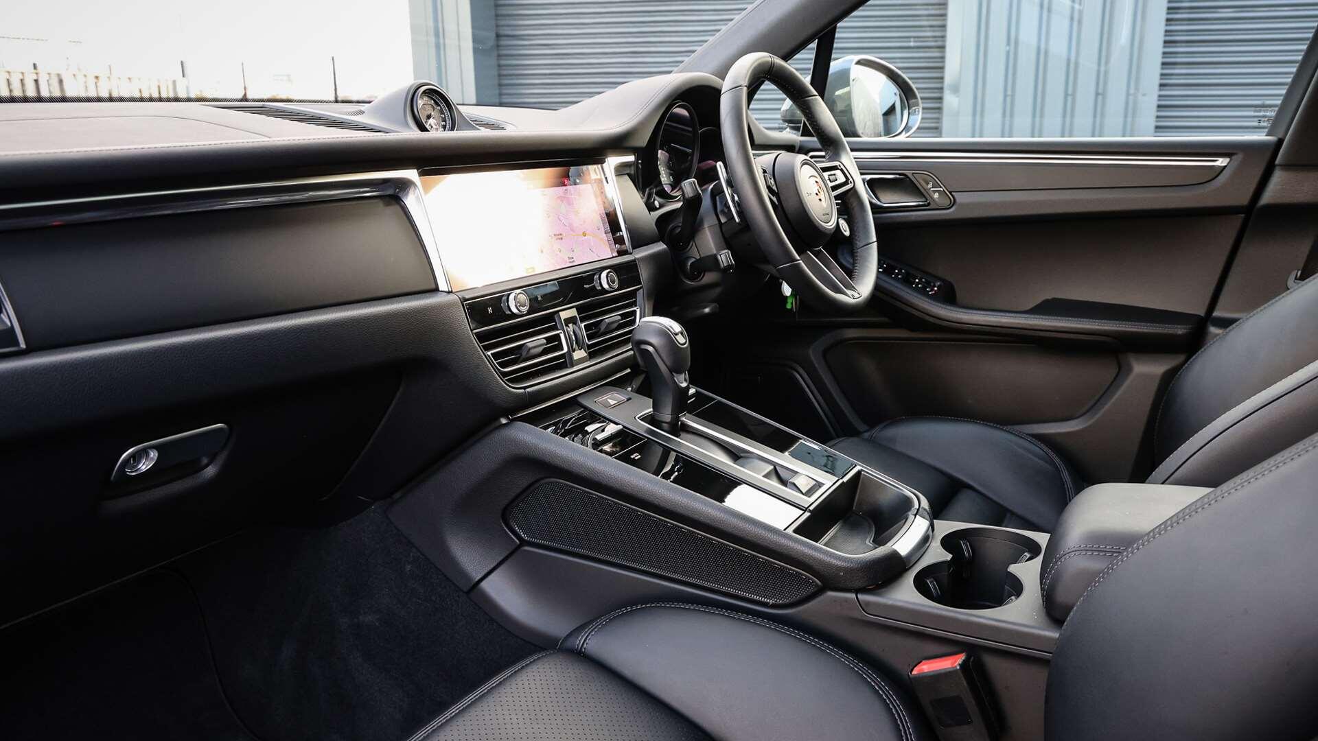 Porsche Macan view 5
