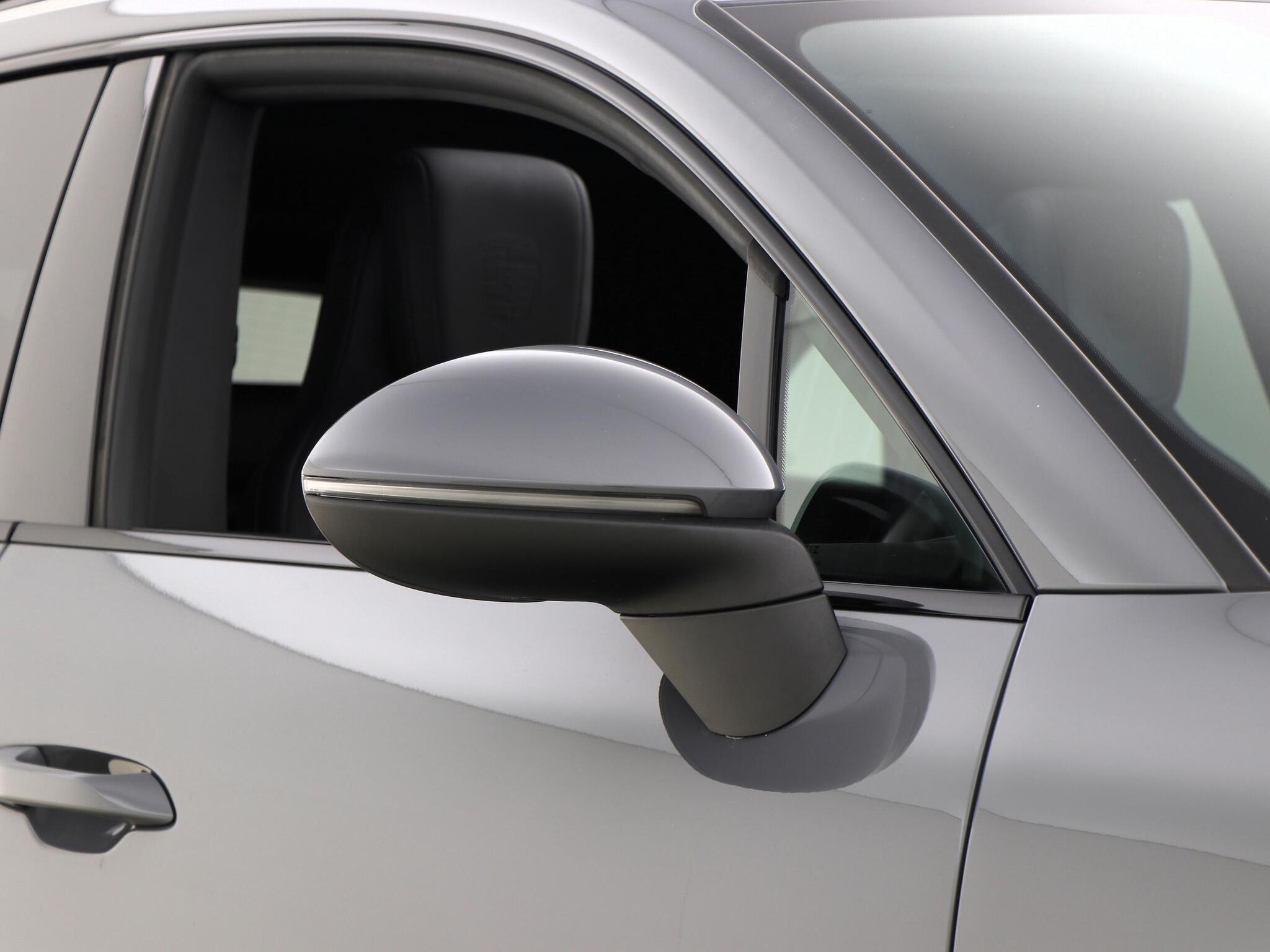 Porsche Macan view 12