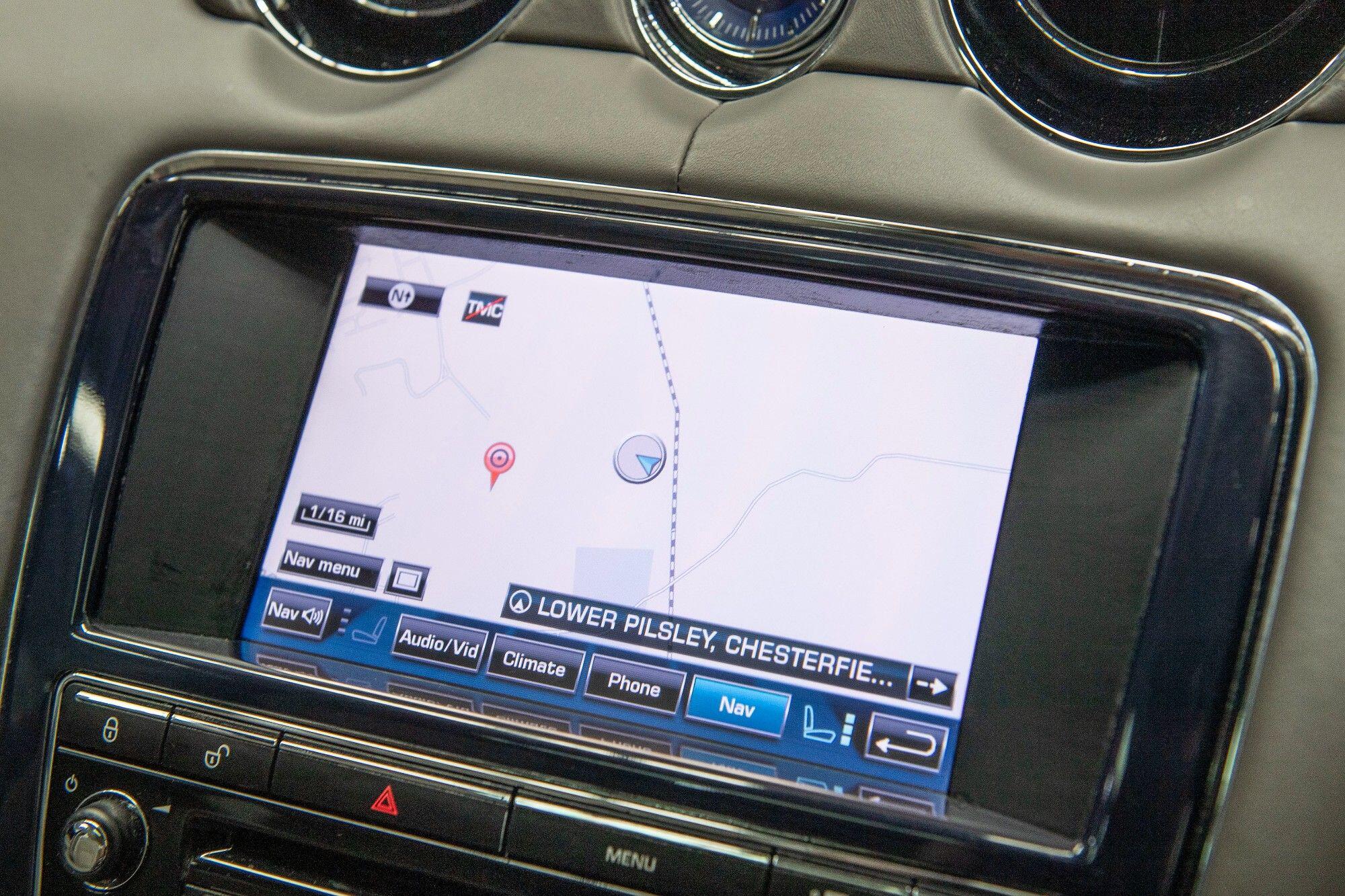Jaguar XJ view 32