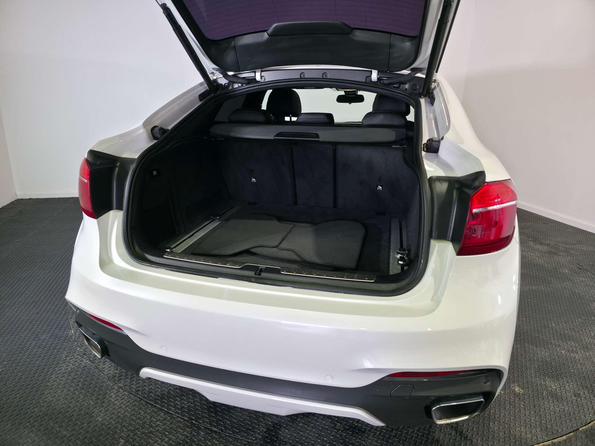 BMW X6 view 24