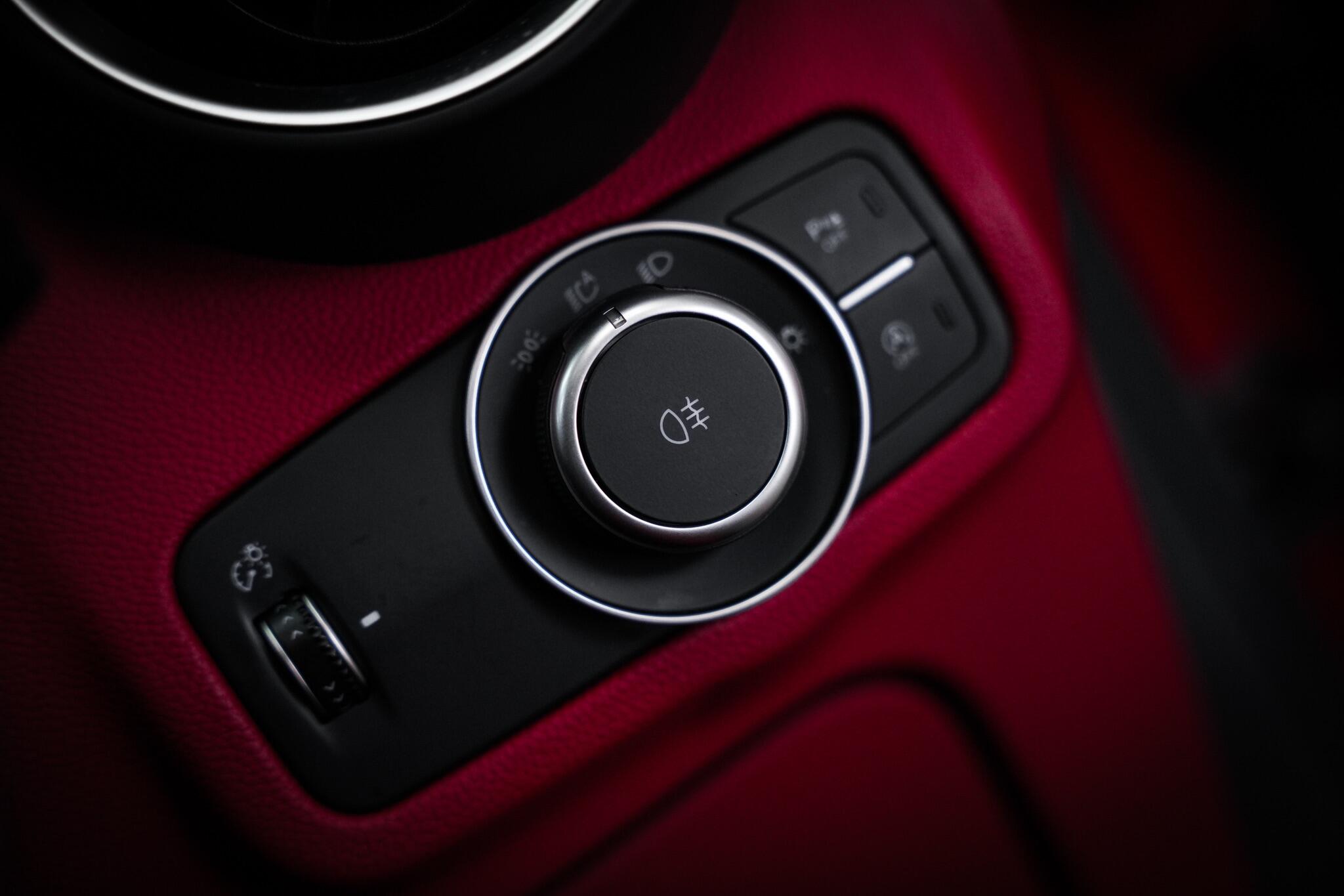 Alfa Romeo Stelvio view 57