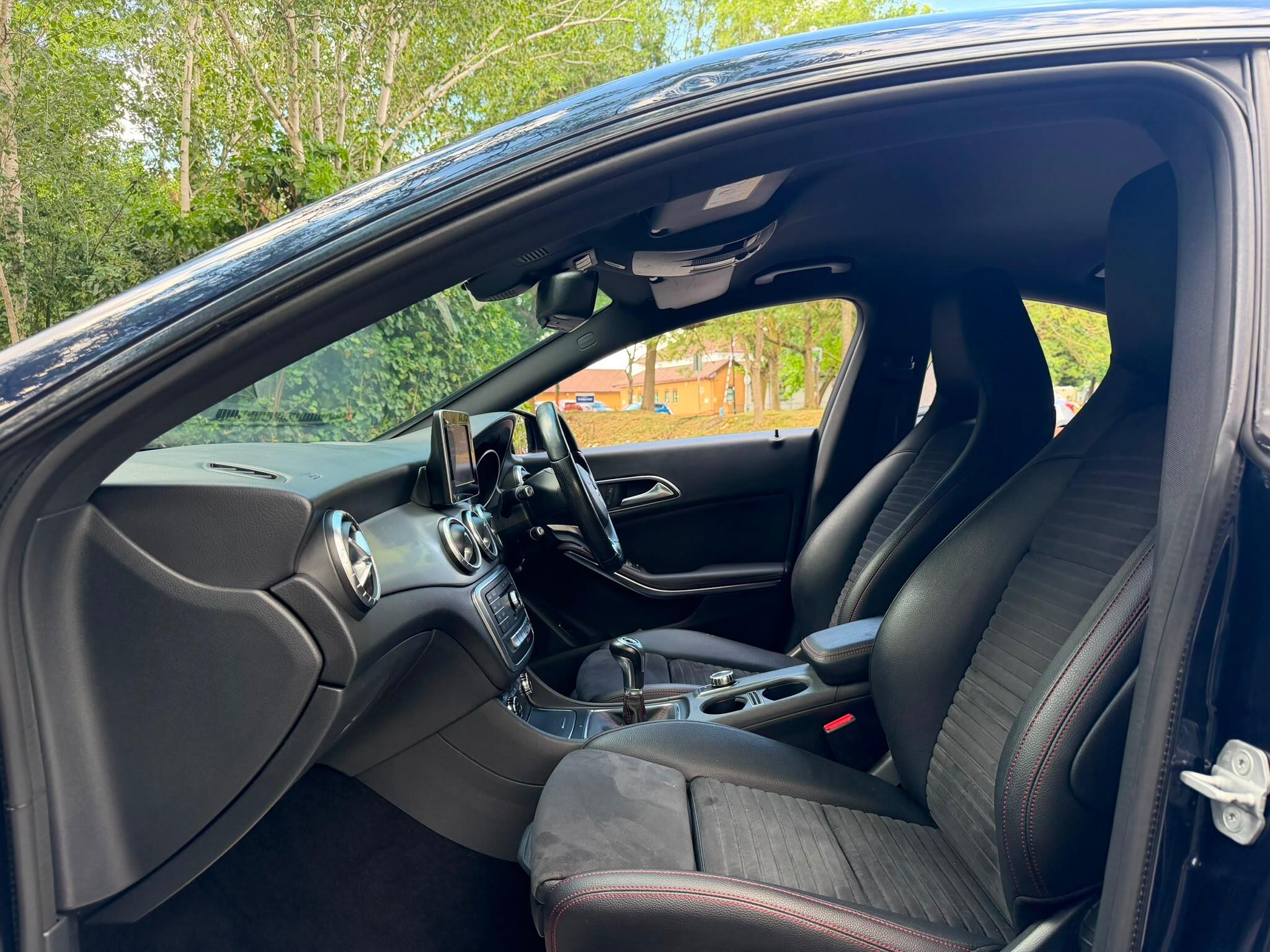 Mercedes-Benz Cla view 14