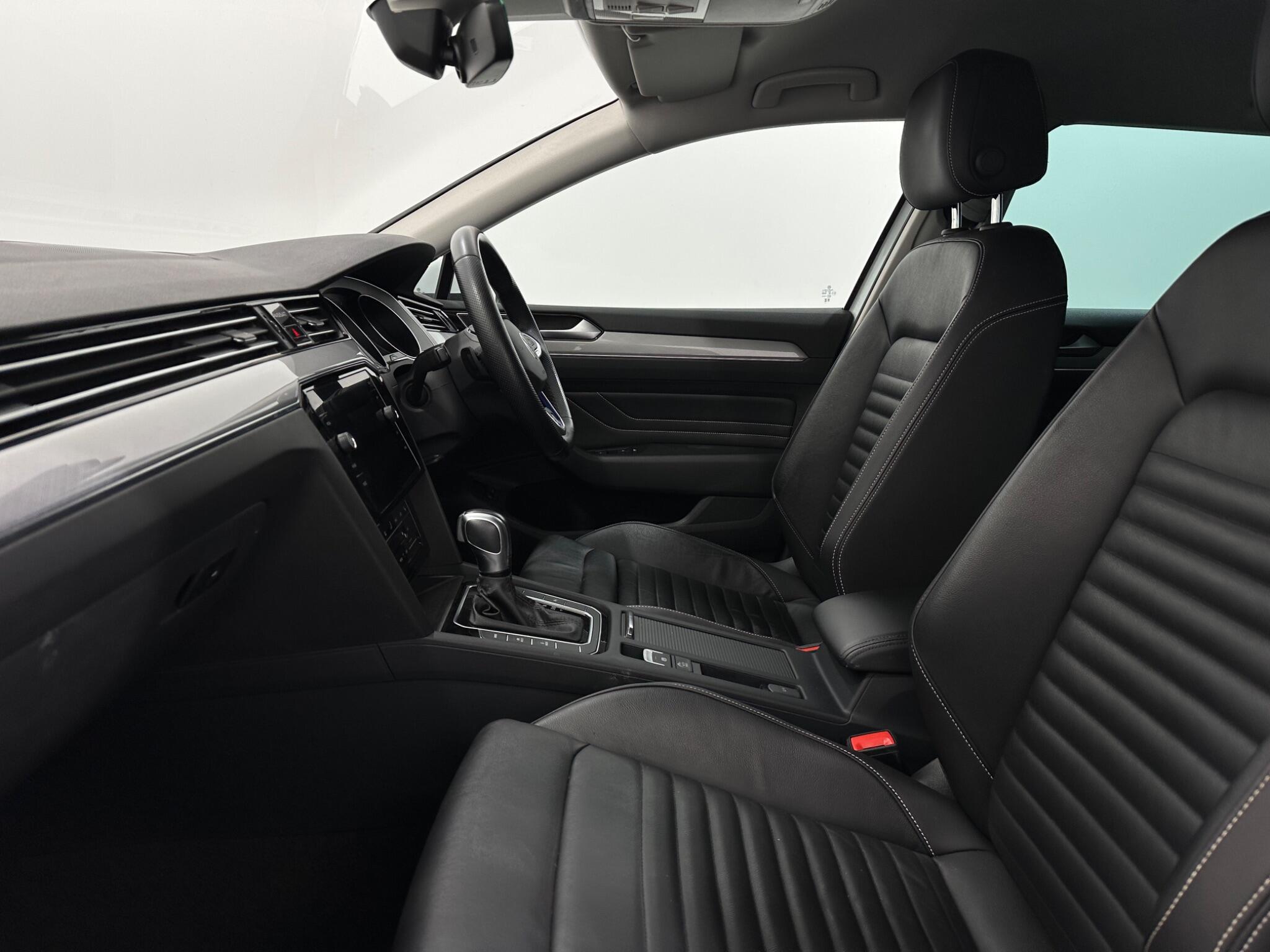 Volkswagen Passat view 35