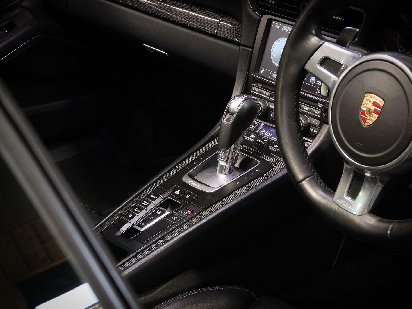 Porsche 911 view 29