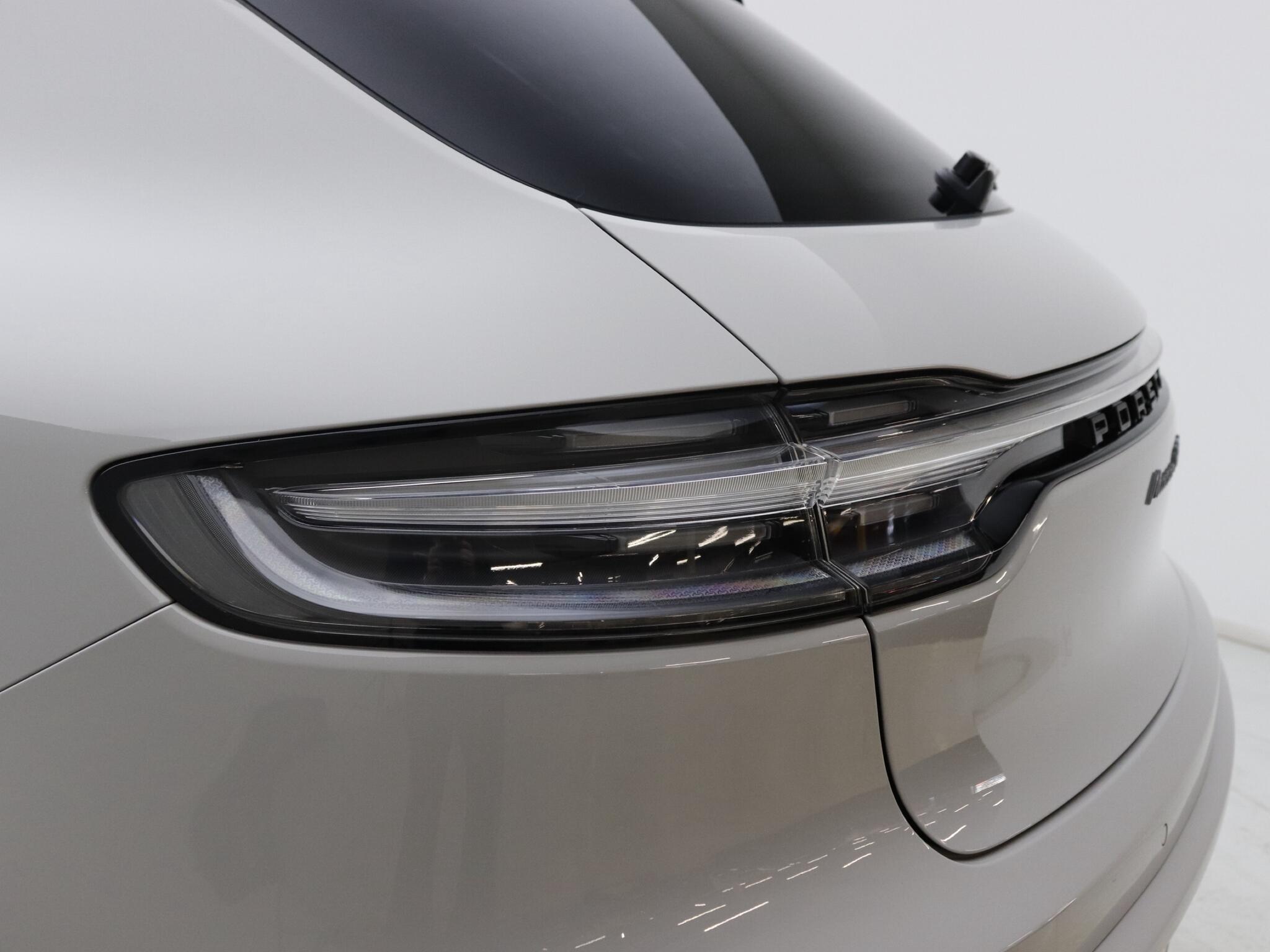 Porsche Macan view 20