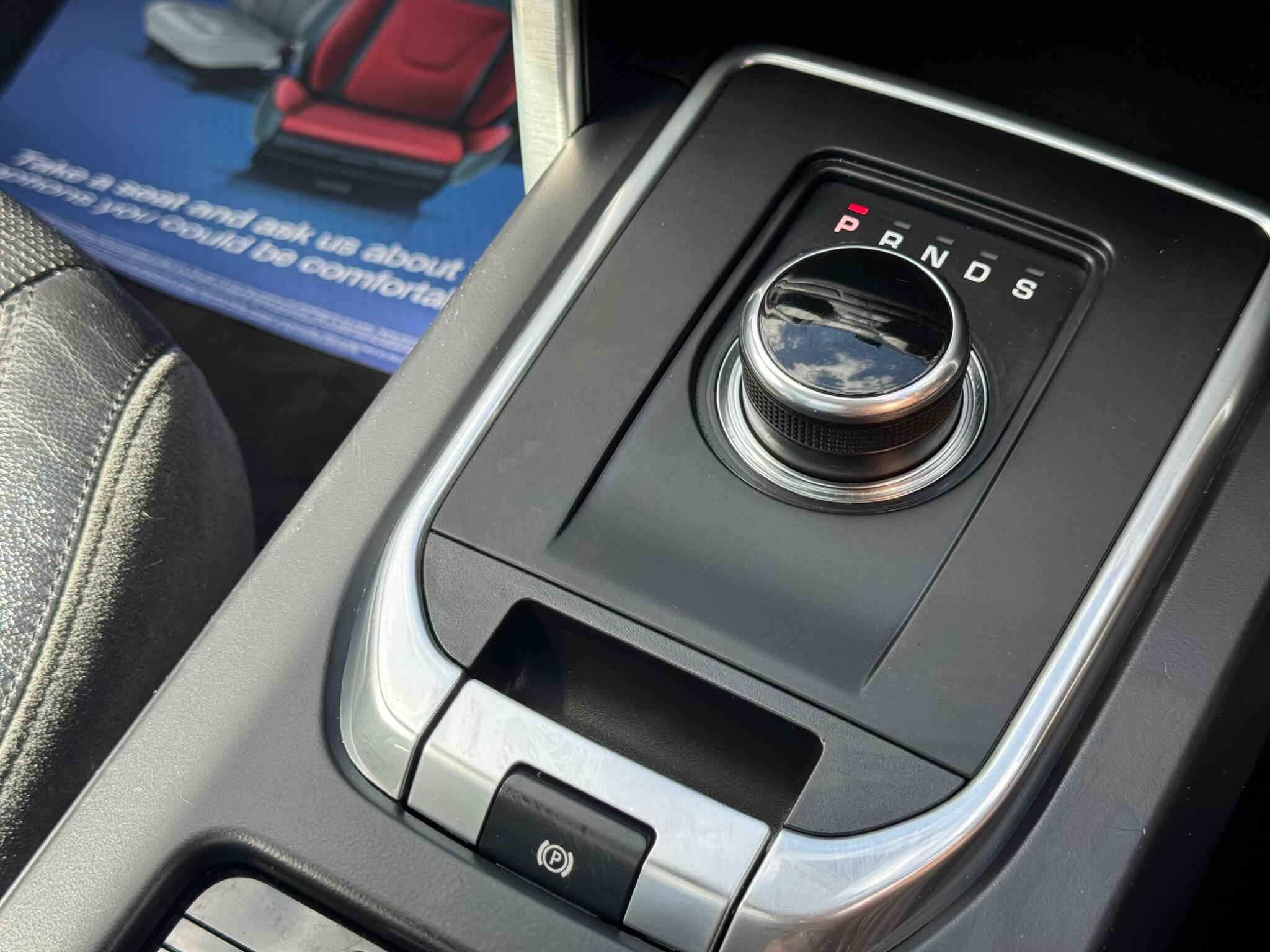 Land Rover Discovery Sport view 25