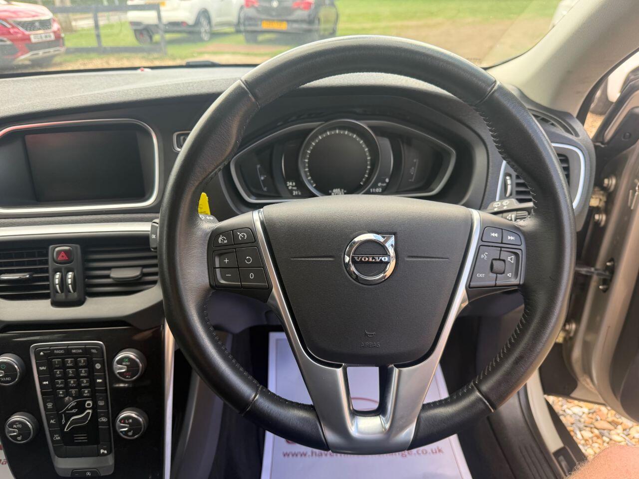 Volvo V40 Cross Country view 17