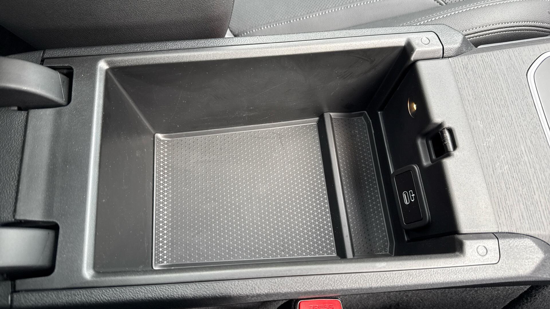 BMW i4 view 30