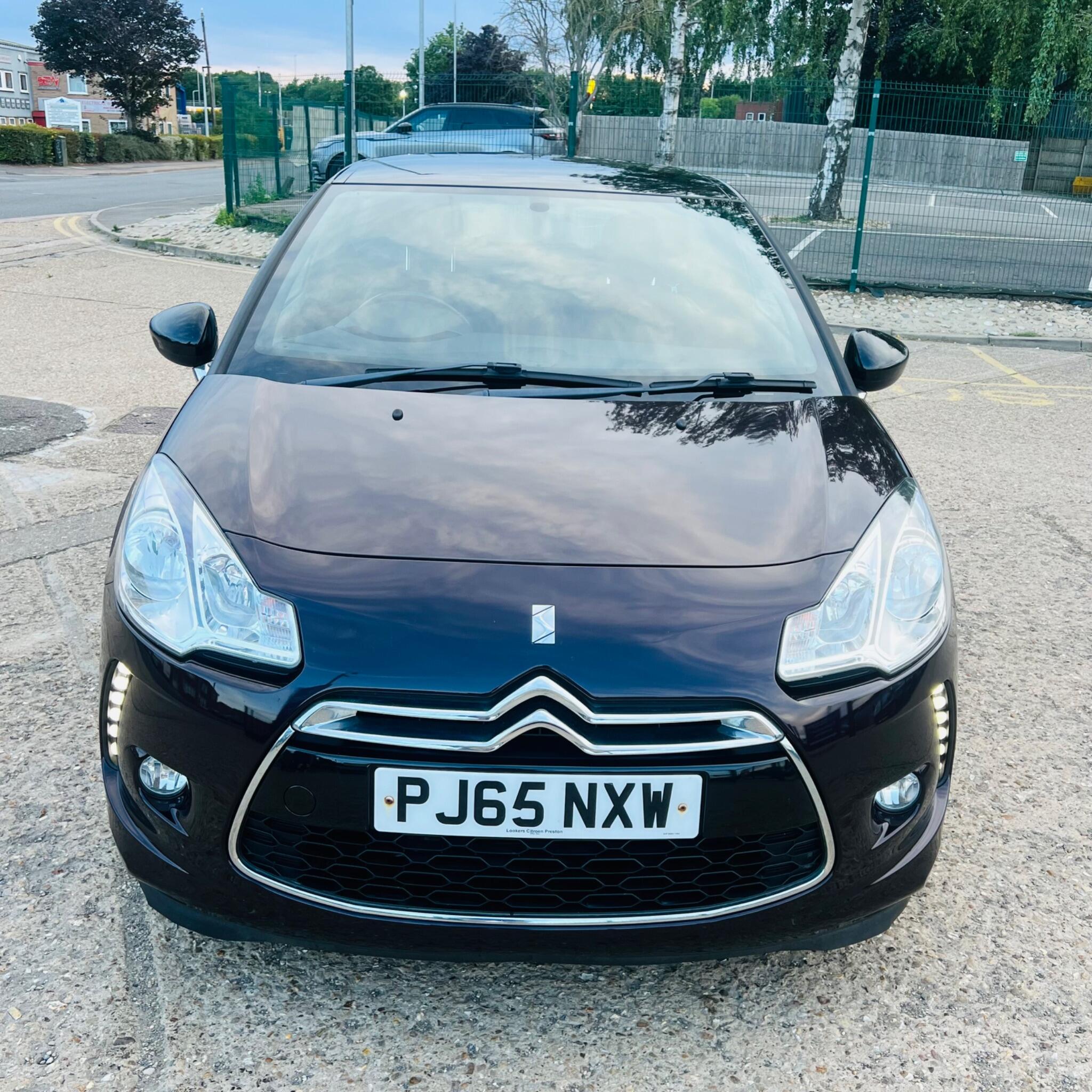 DS Automobiles DS 3 view 4