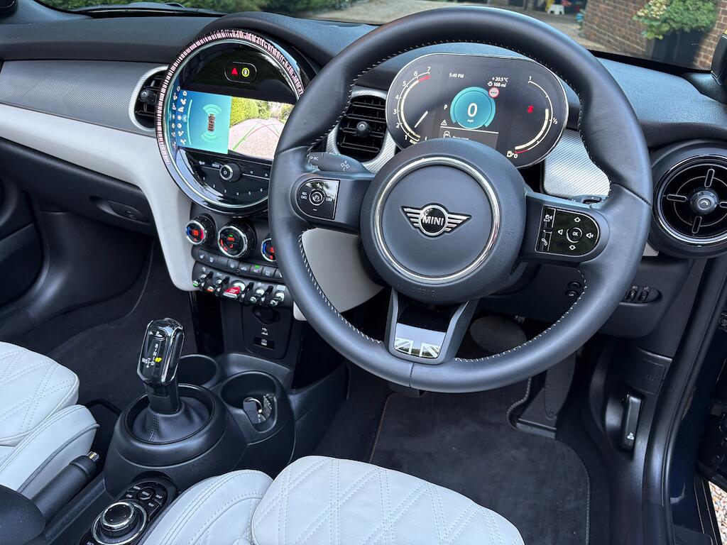 Mini Convertible view 3