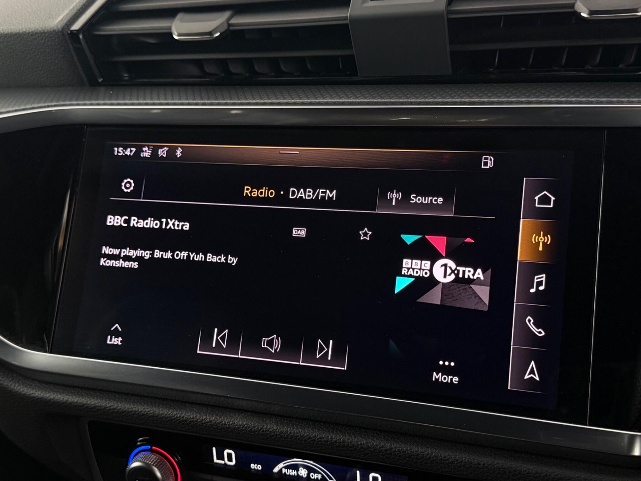 Audi Q3 view 19
