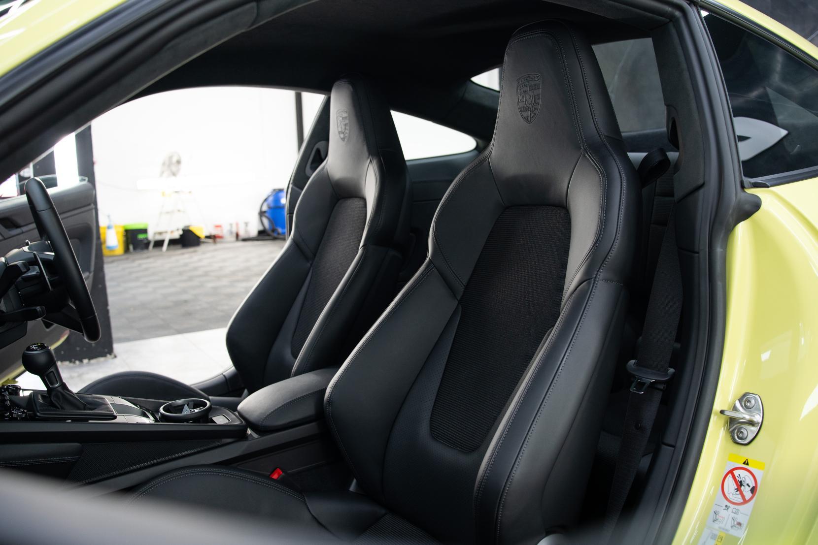 Porsche 911 view 9