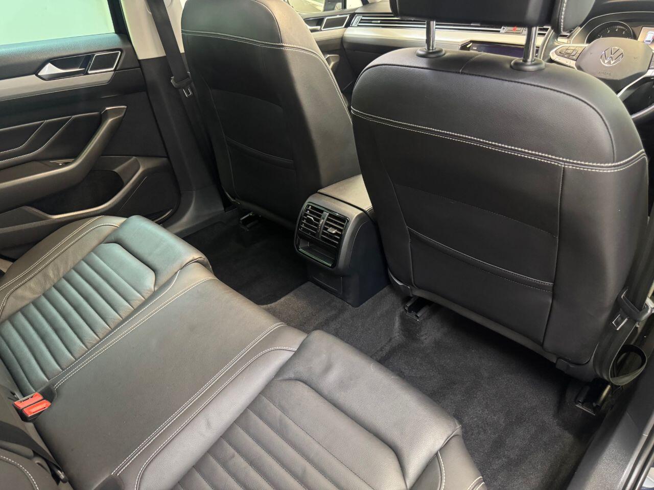 Volkswagen Passat view 23