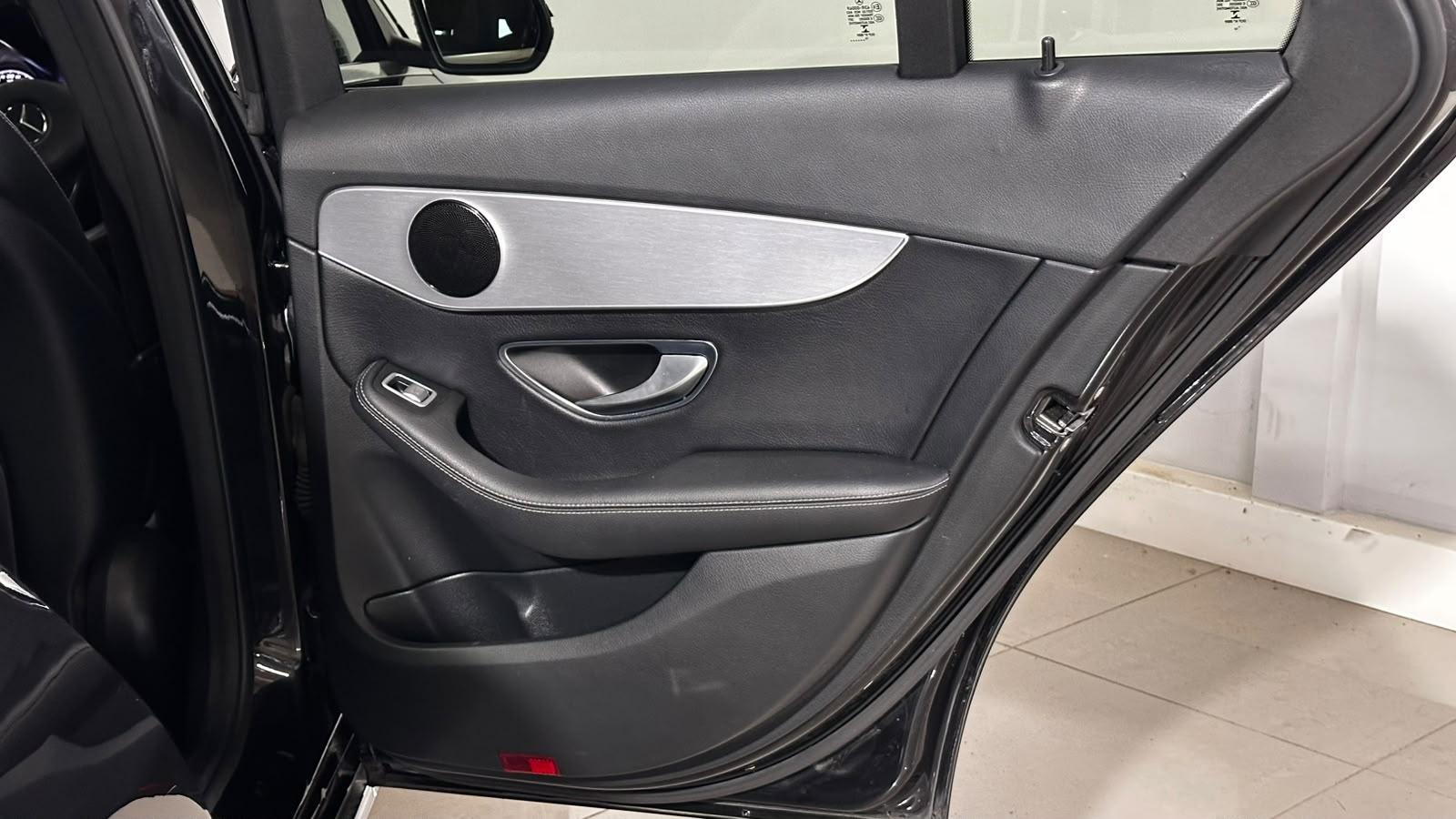 Mercedes-Benz C Class view 24
