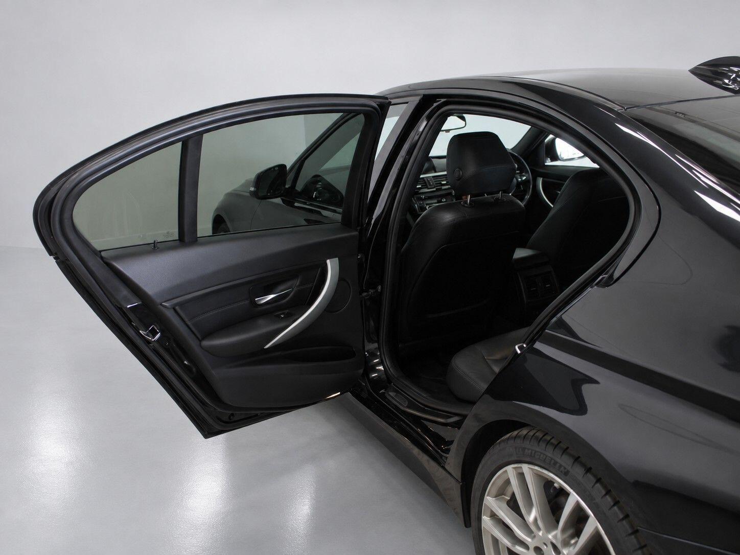 BMW 3 Series view 27