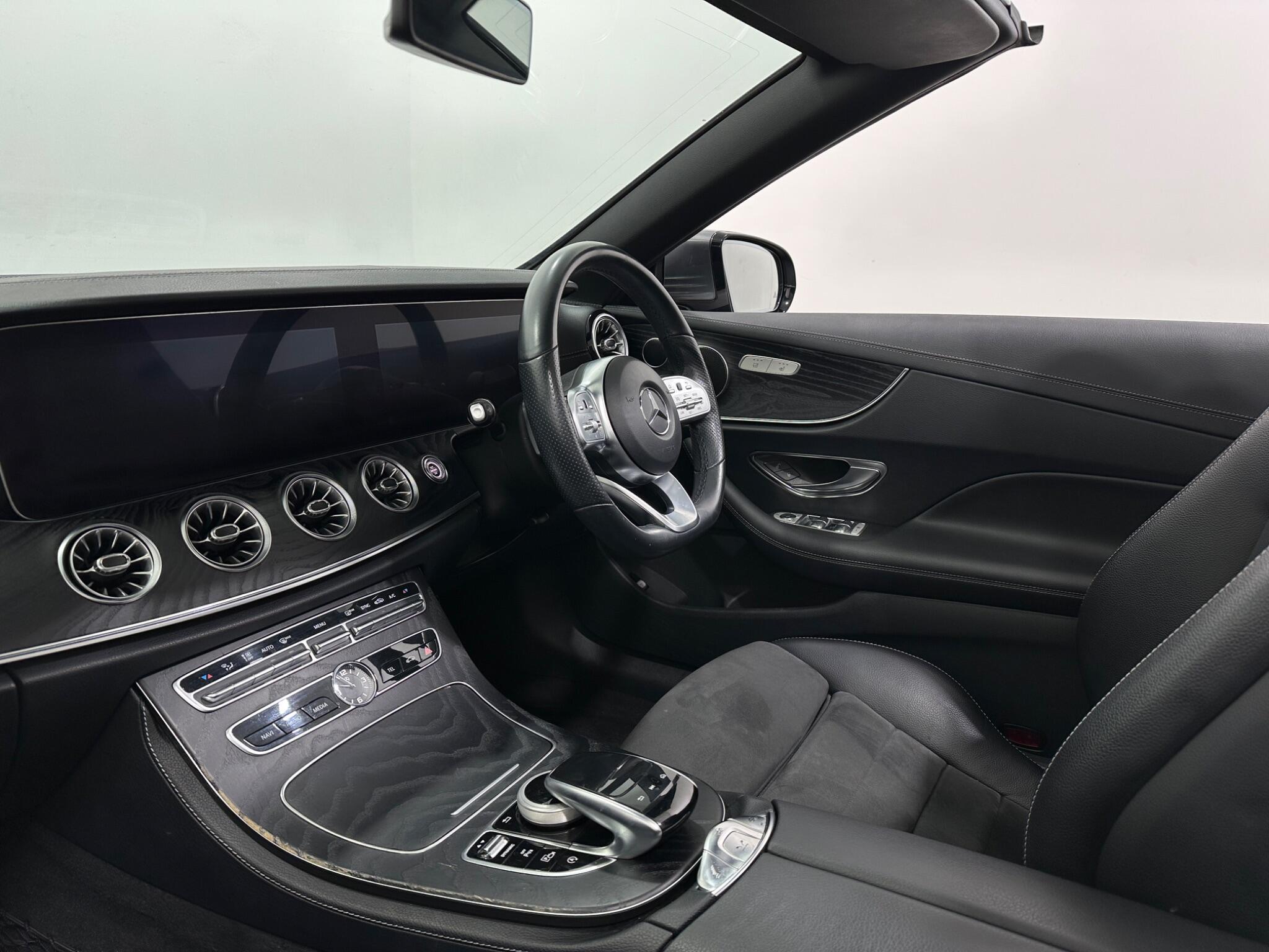 Mercedes-Benz E-Class view 32