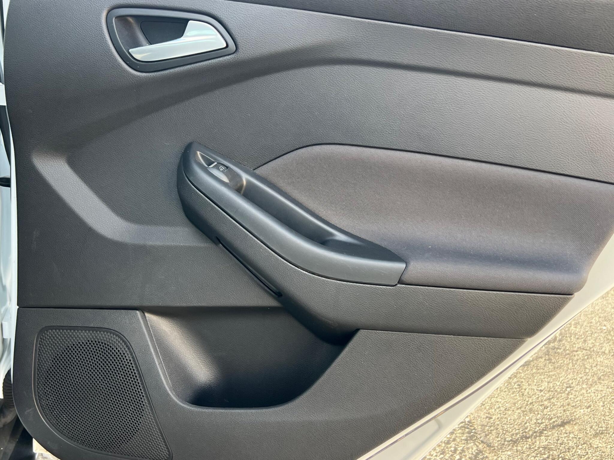 Ford Focus view 21