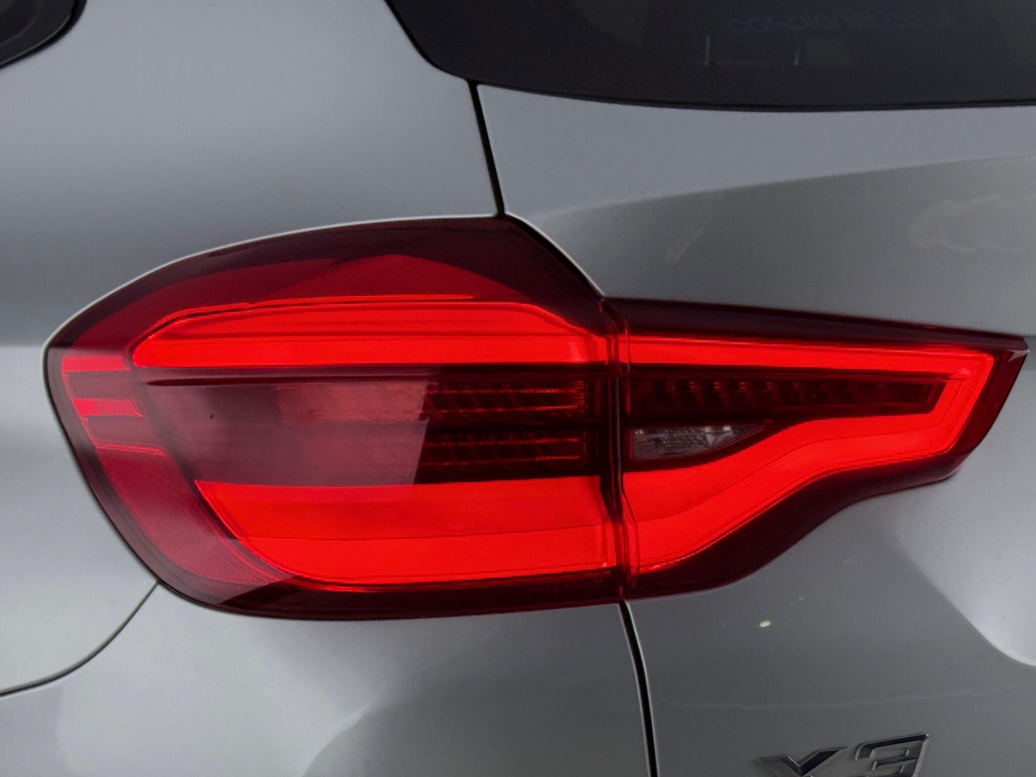 BMW X3 view 12