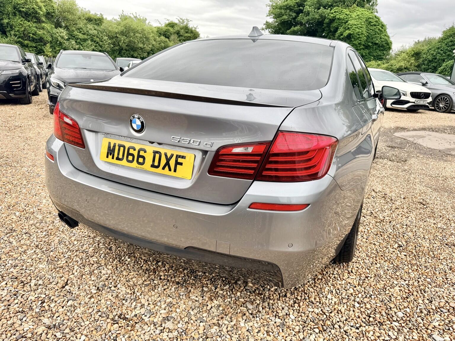 BMW 5 Series view 4