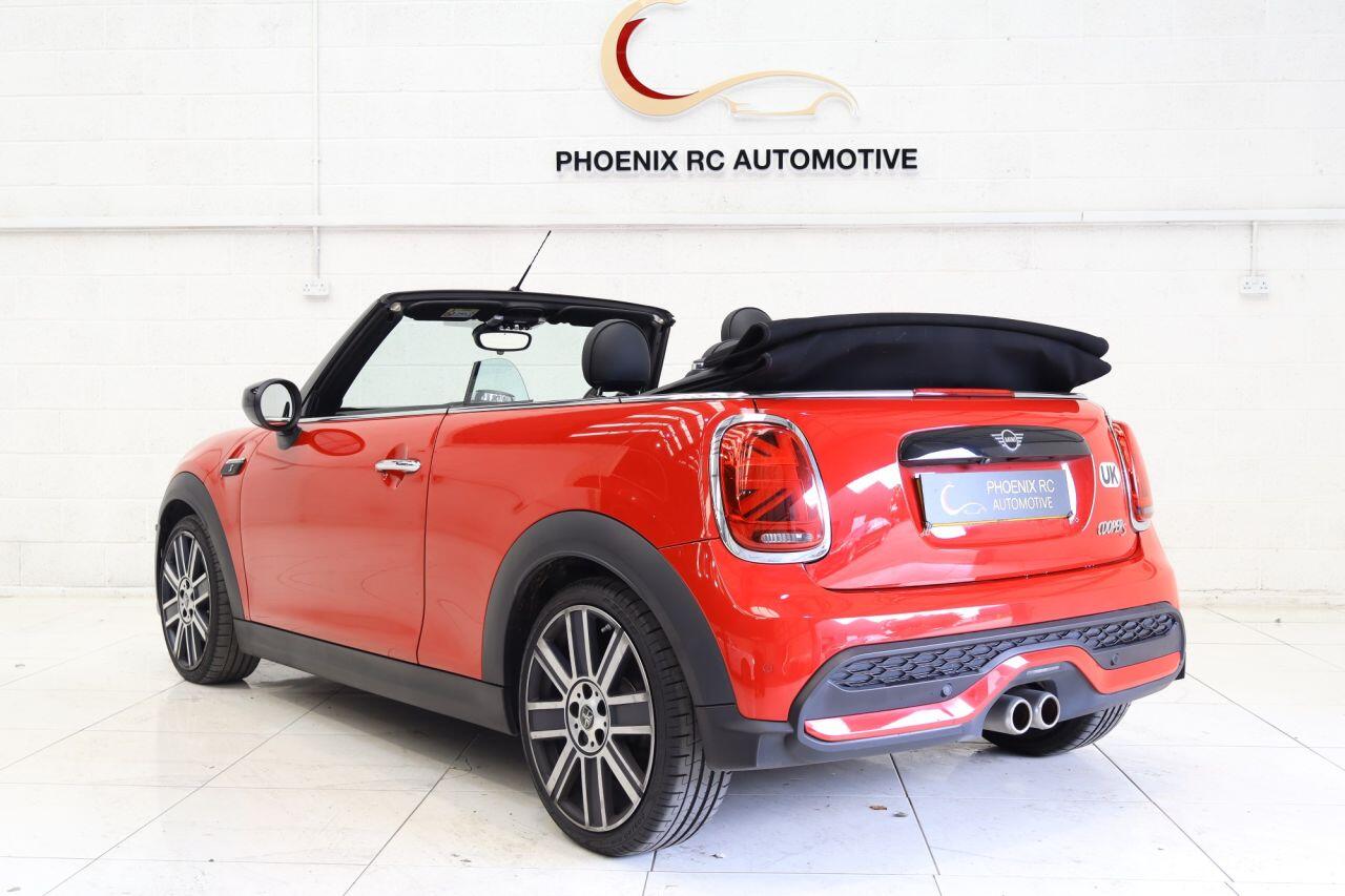 Mini Convertible view 4