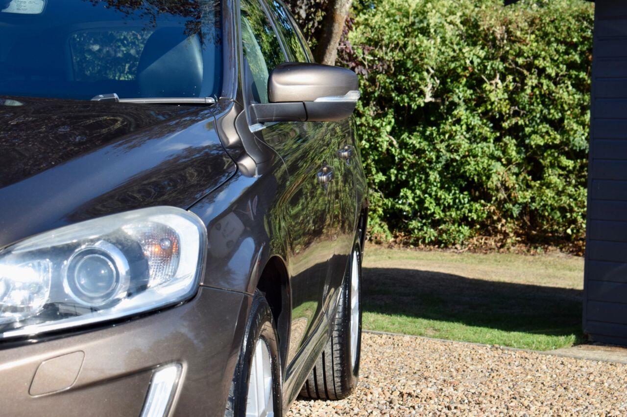 Volvo XC60 view 18