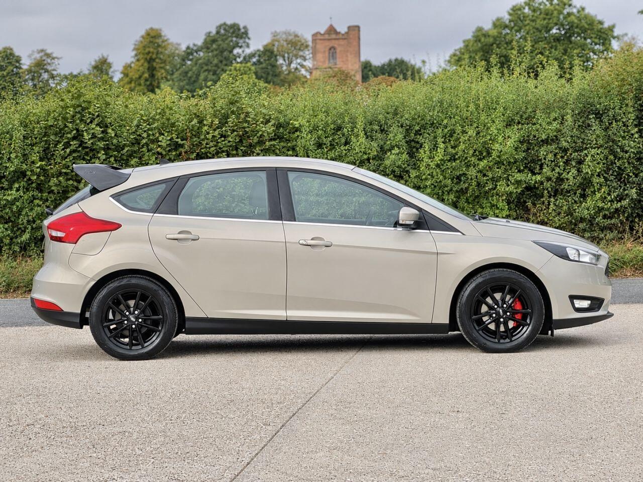 Ford Focus view 7