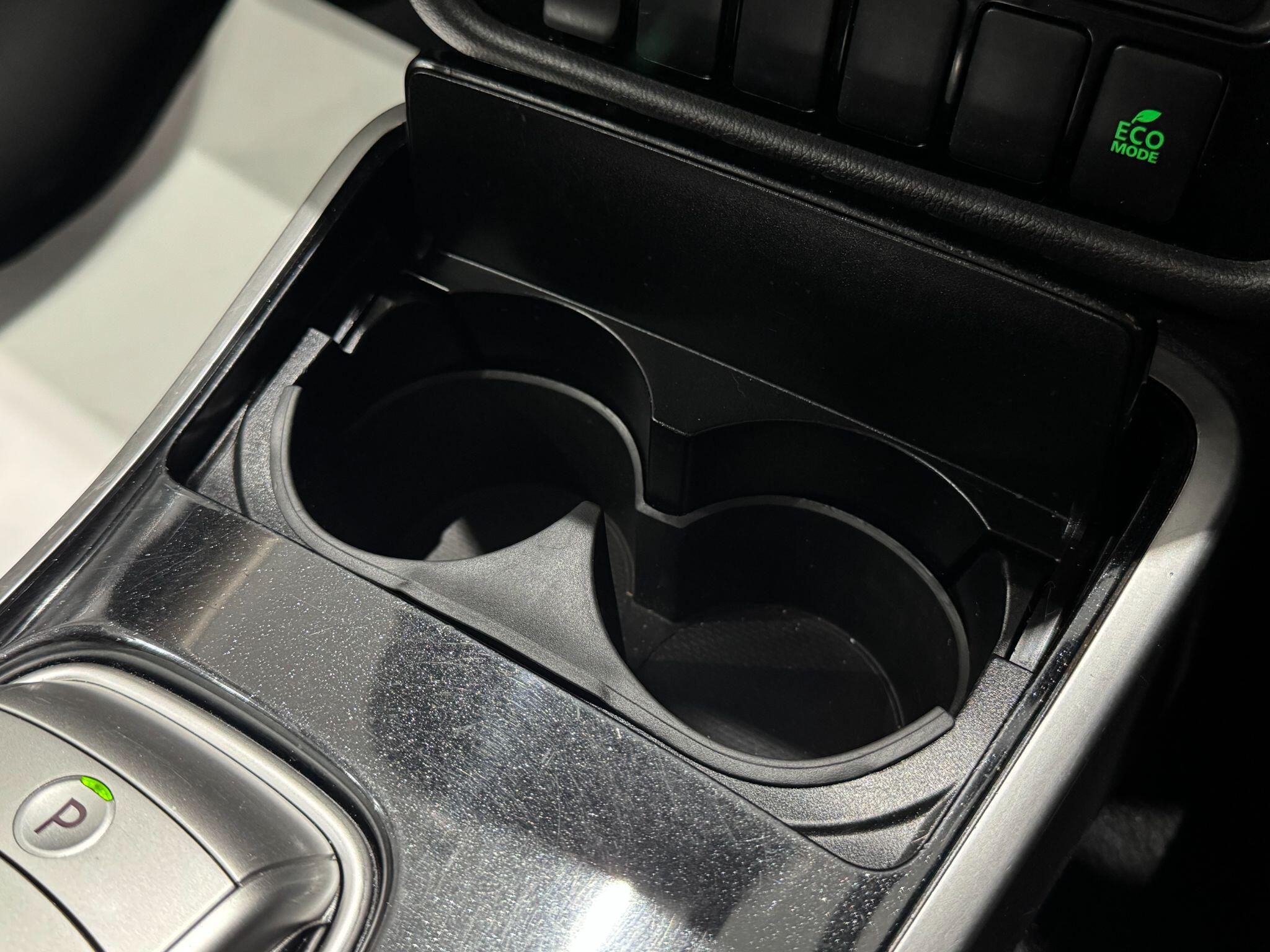 Mitsubishi Outlander view 45