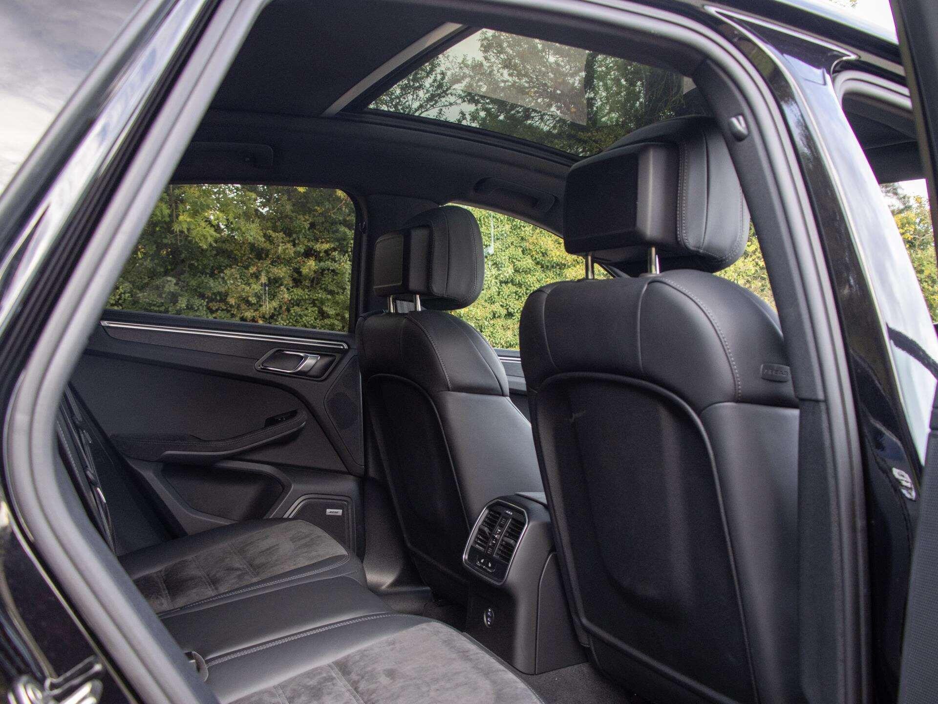 Porsche Macan view 21