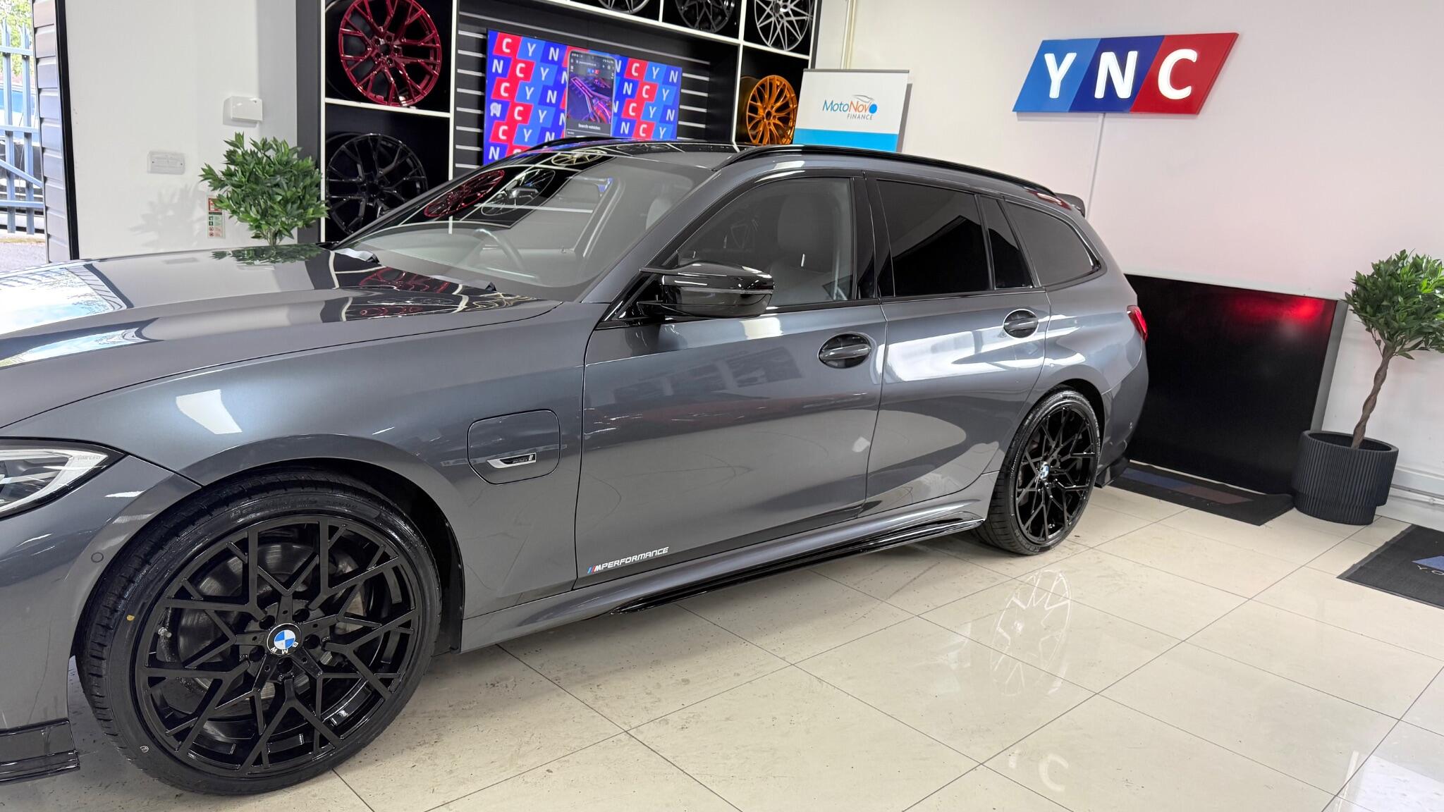 BMW 3 Series view 22