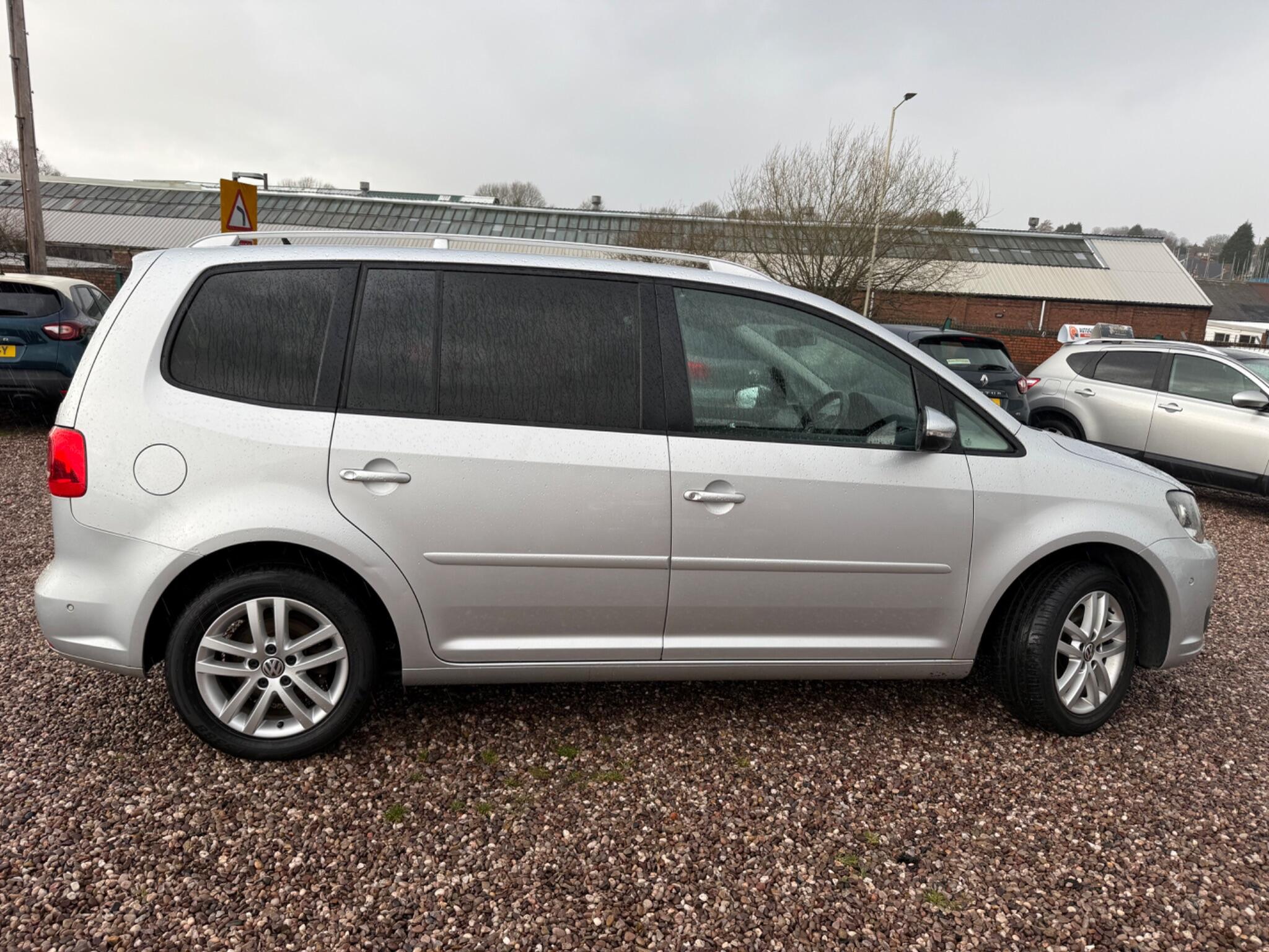 Volkswagen Touran view 9
