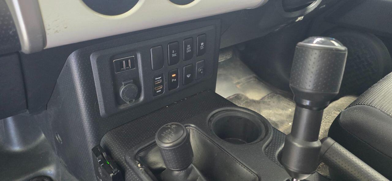 Toyota FJ Cruiser view 6