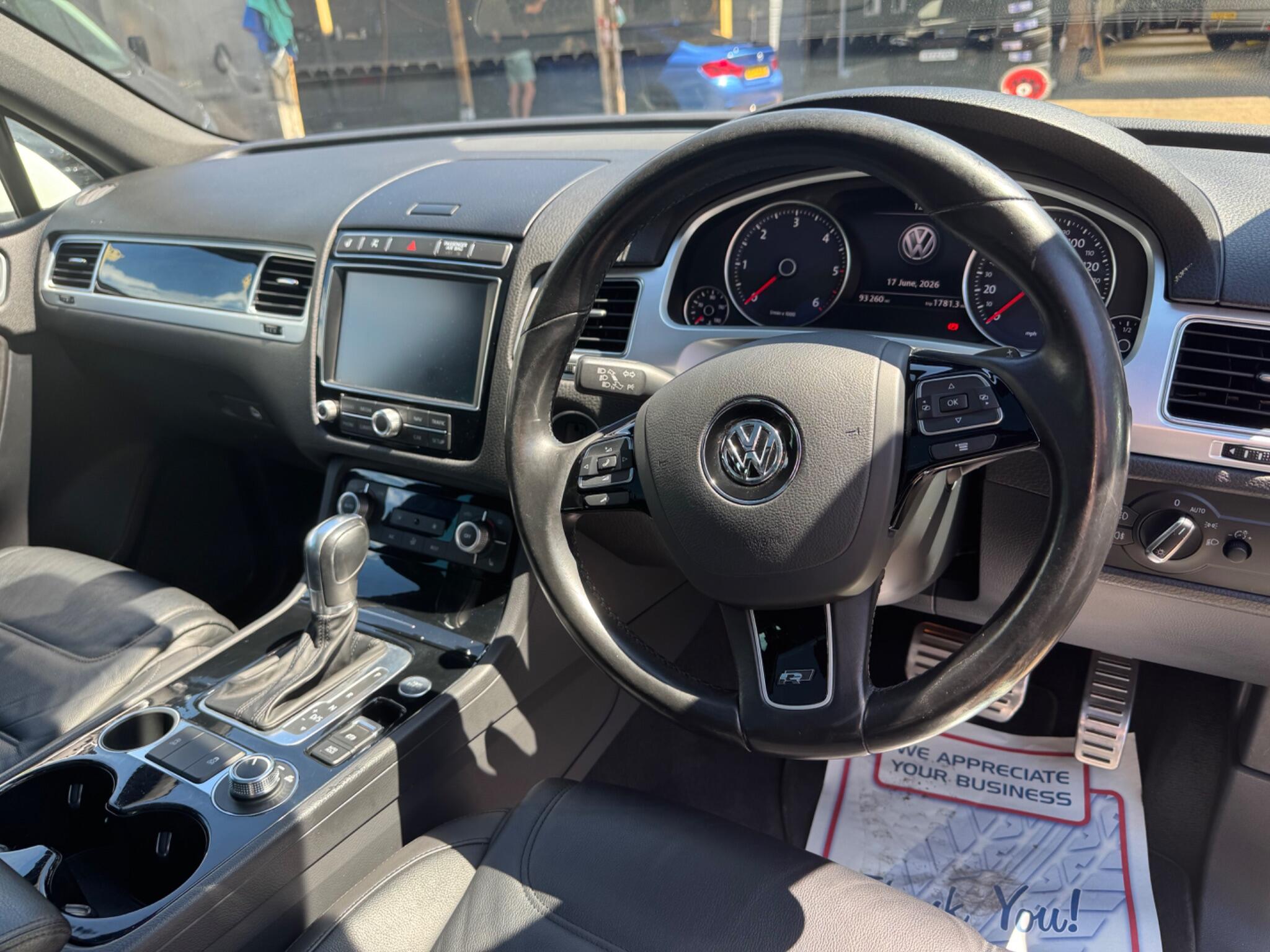 Volkswagen Touareg view 14