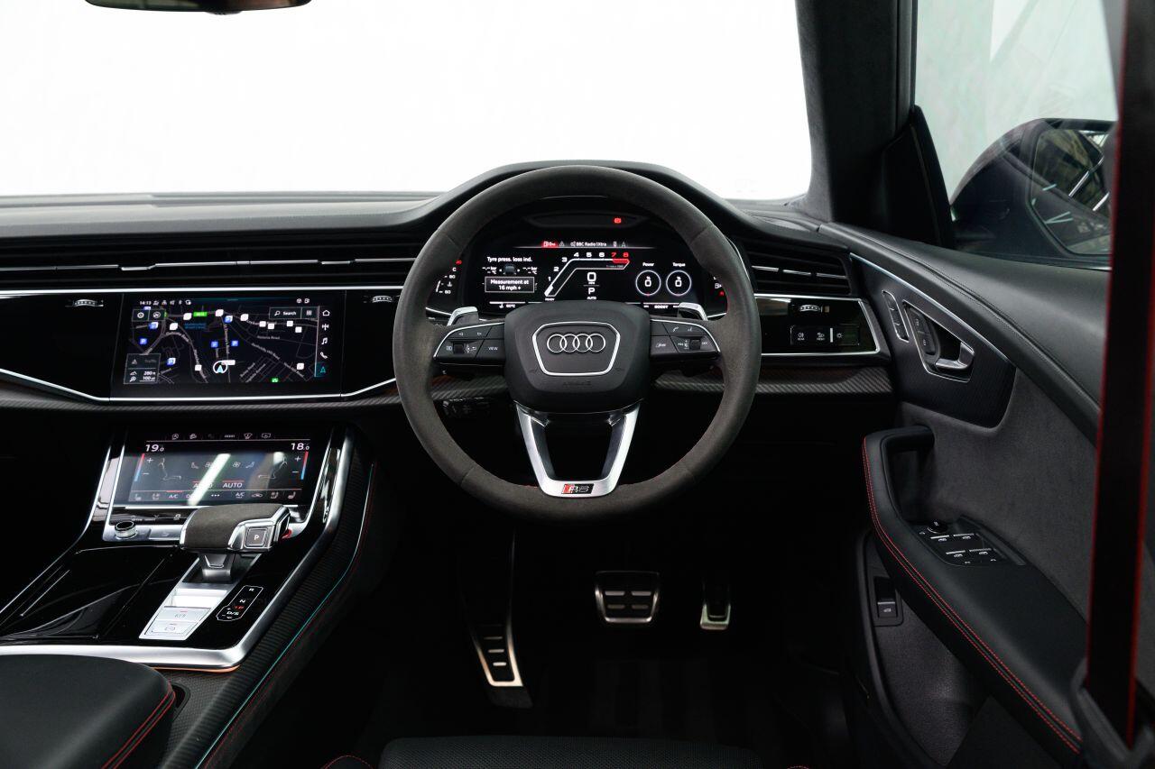 Audi RS Q8 view 39