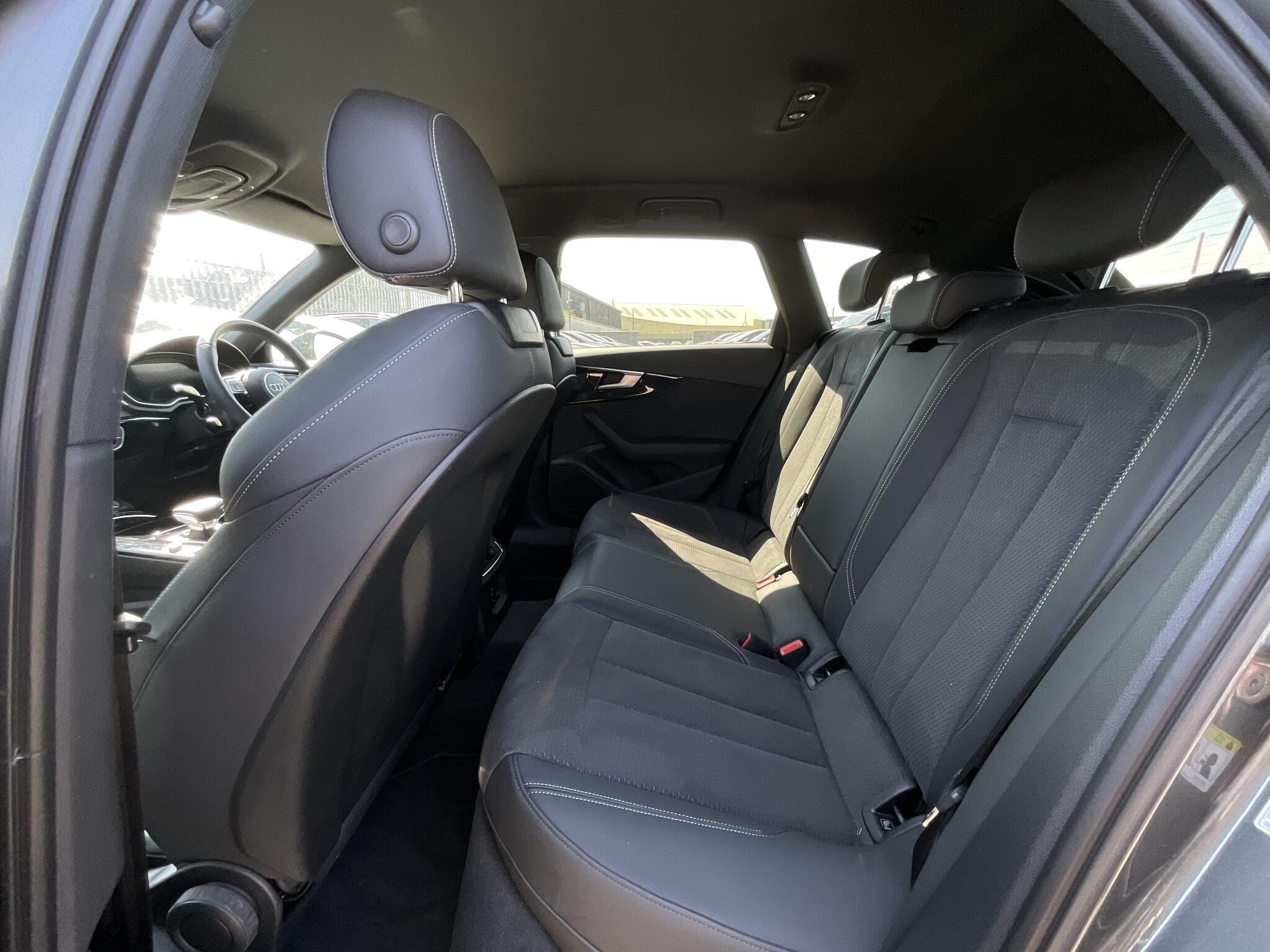 Audi A4 Avant view 15