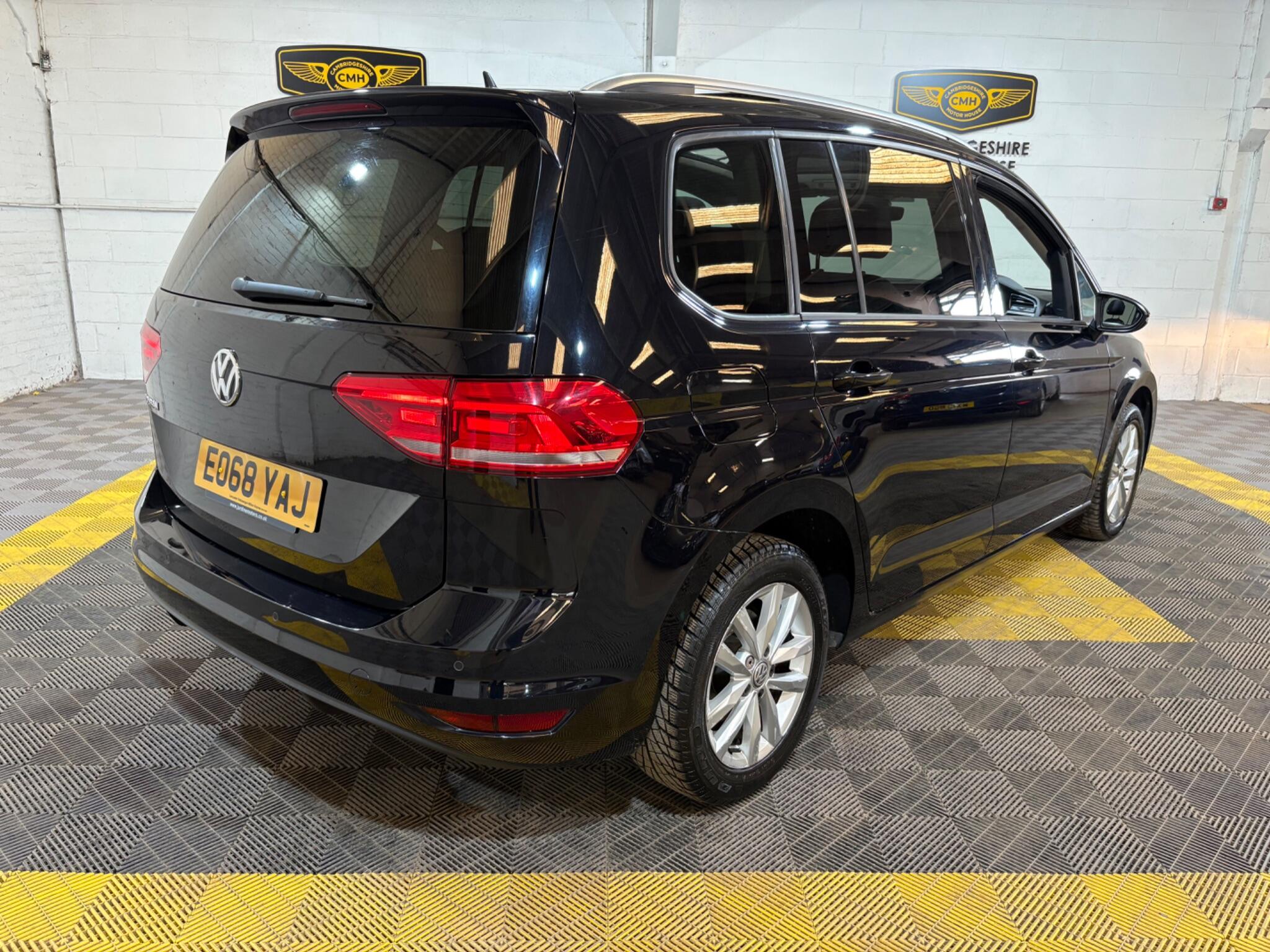 Volkswagen Touran view 4