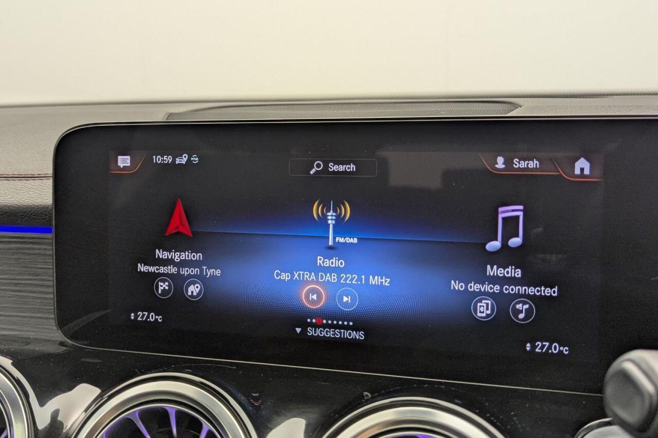 Mercedes-Benz Eqb view 17