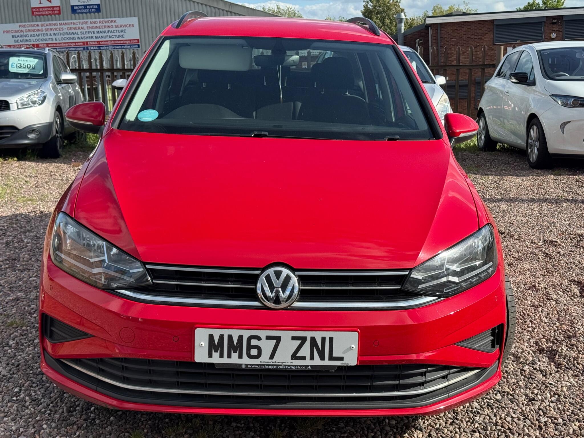 Volkswagen Golf Sportsvan view 3