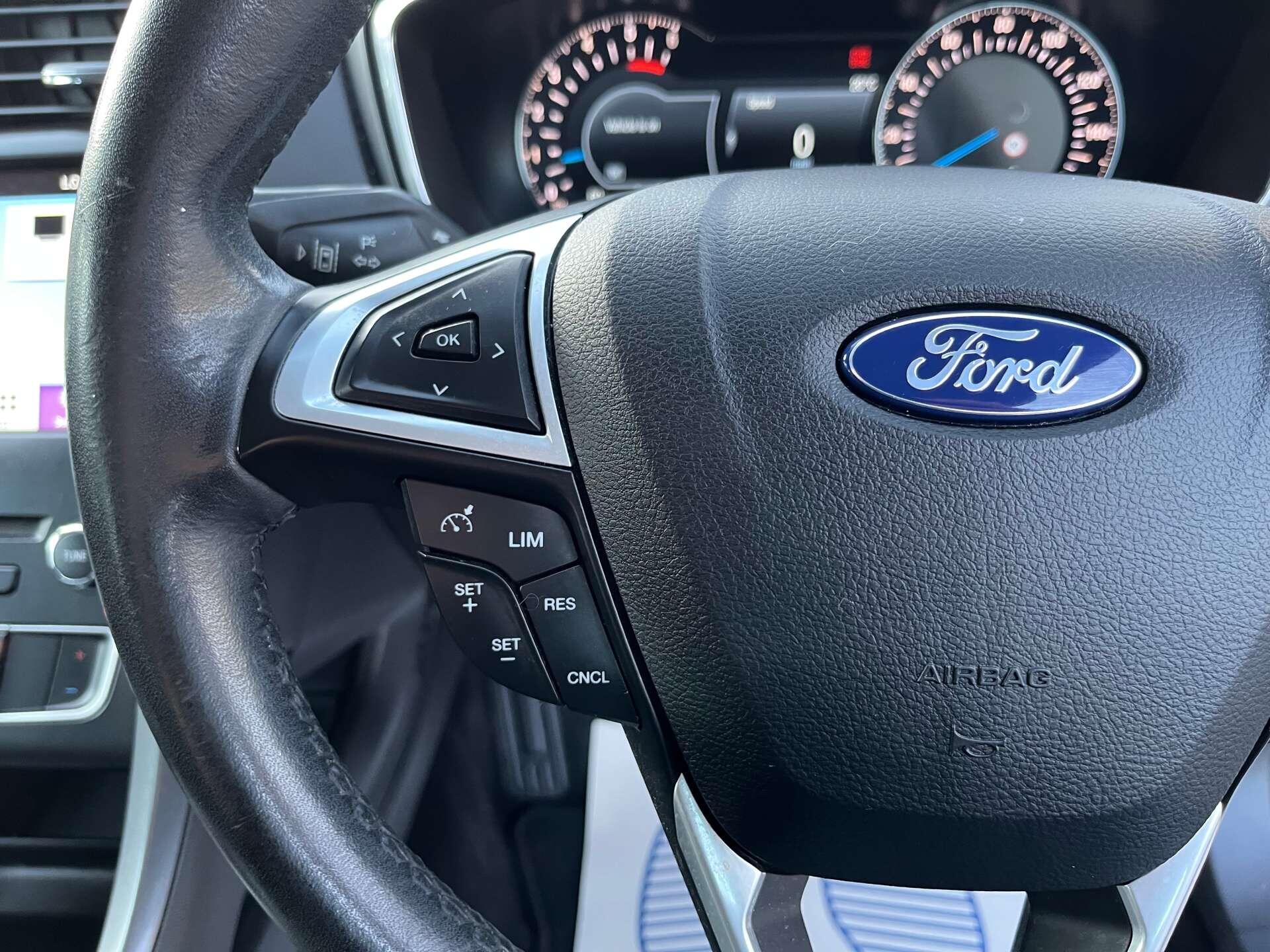 Ford Mondeo view 49