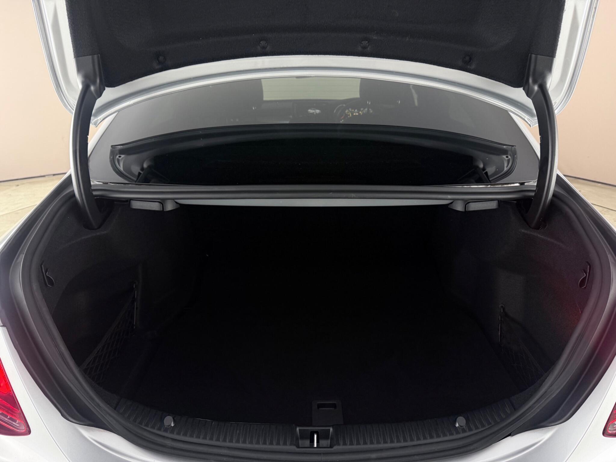Mercedes-Benz C-Class view 10