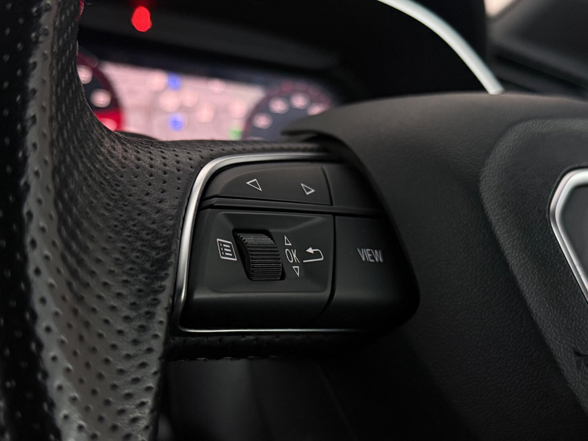 Audi Q3 view 15