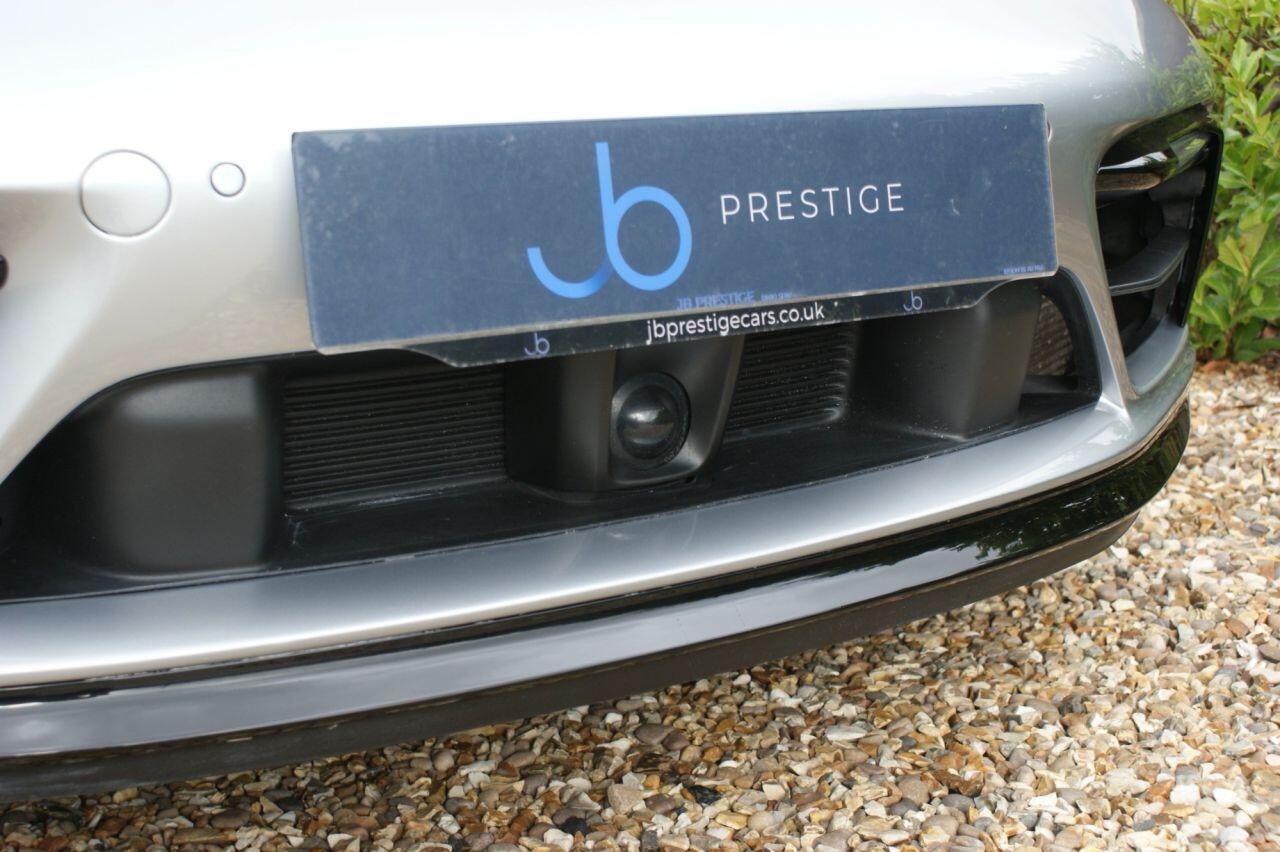 Porsche 911 view 9
