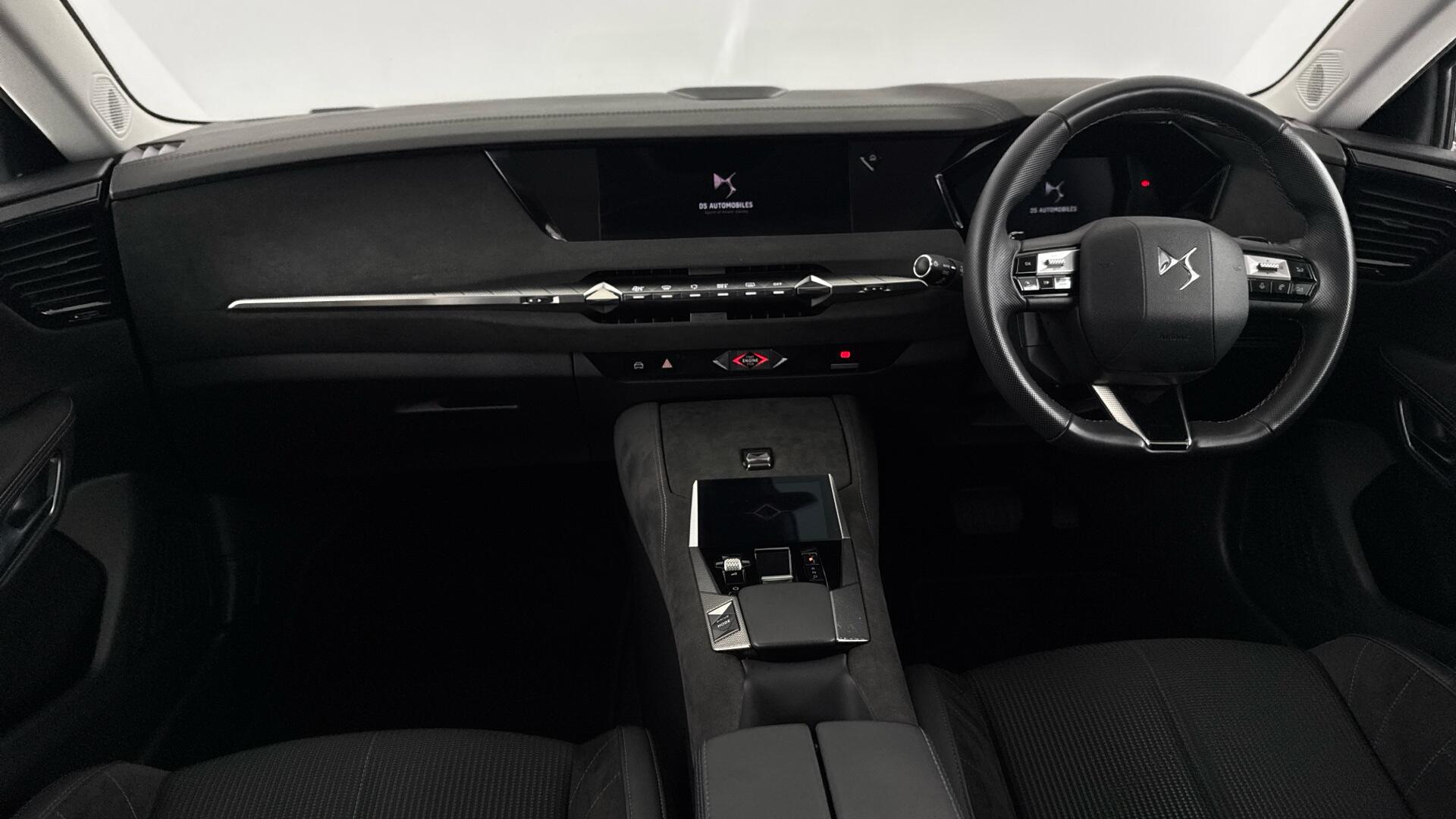 DS Automobiles DS 4 view 11