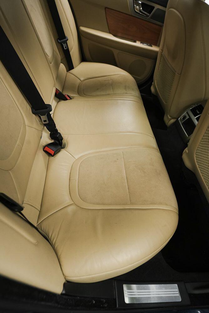 Jaguar XF view 15